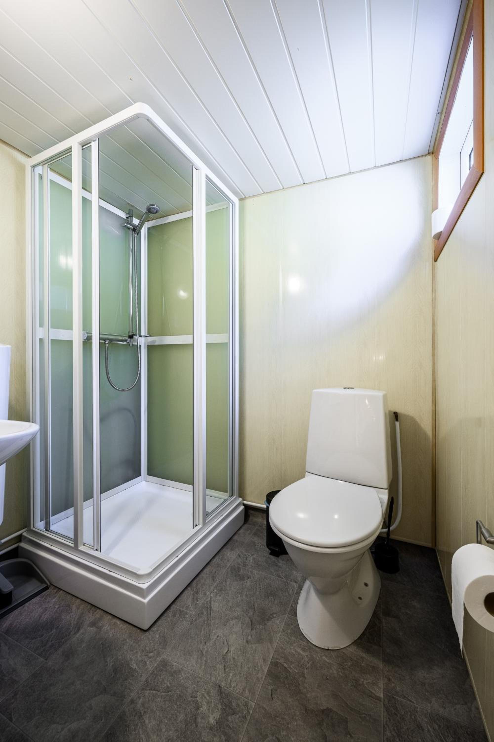 Family Room with Shower - Photo 4