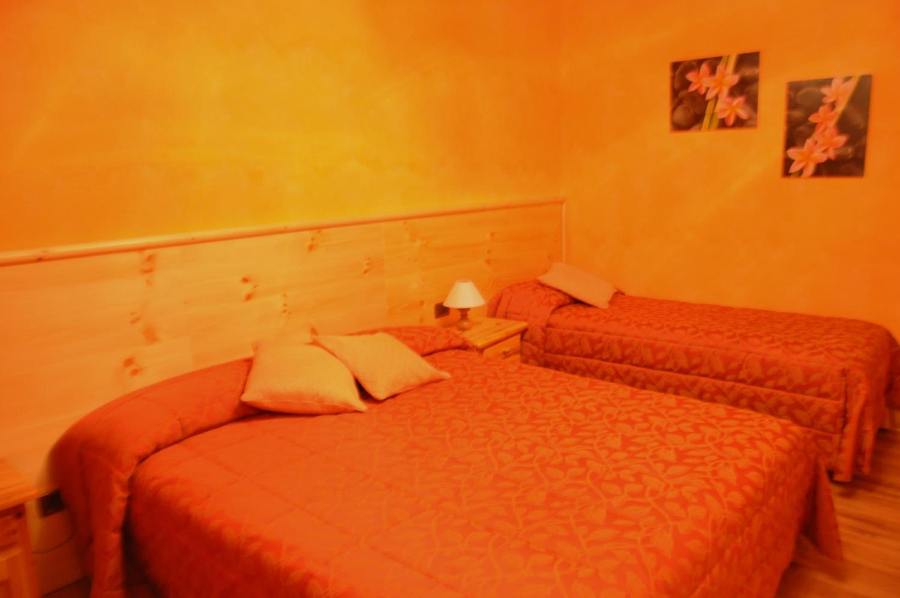 Double or Twin Room - Photo 4