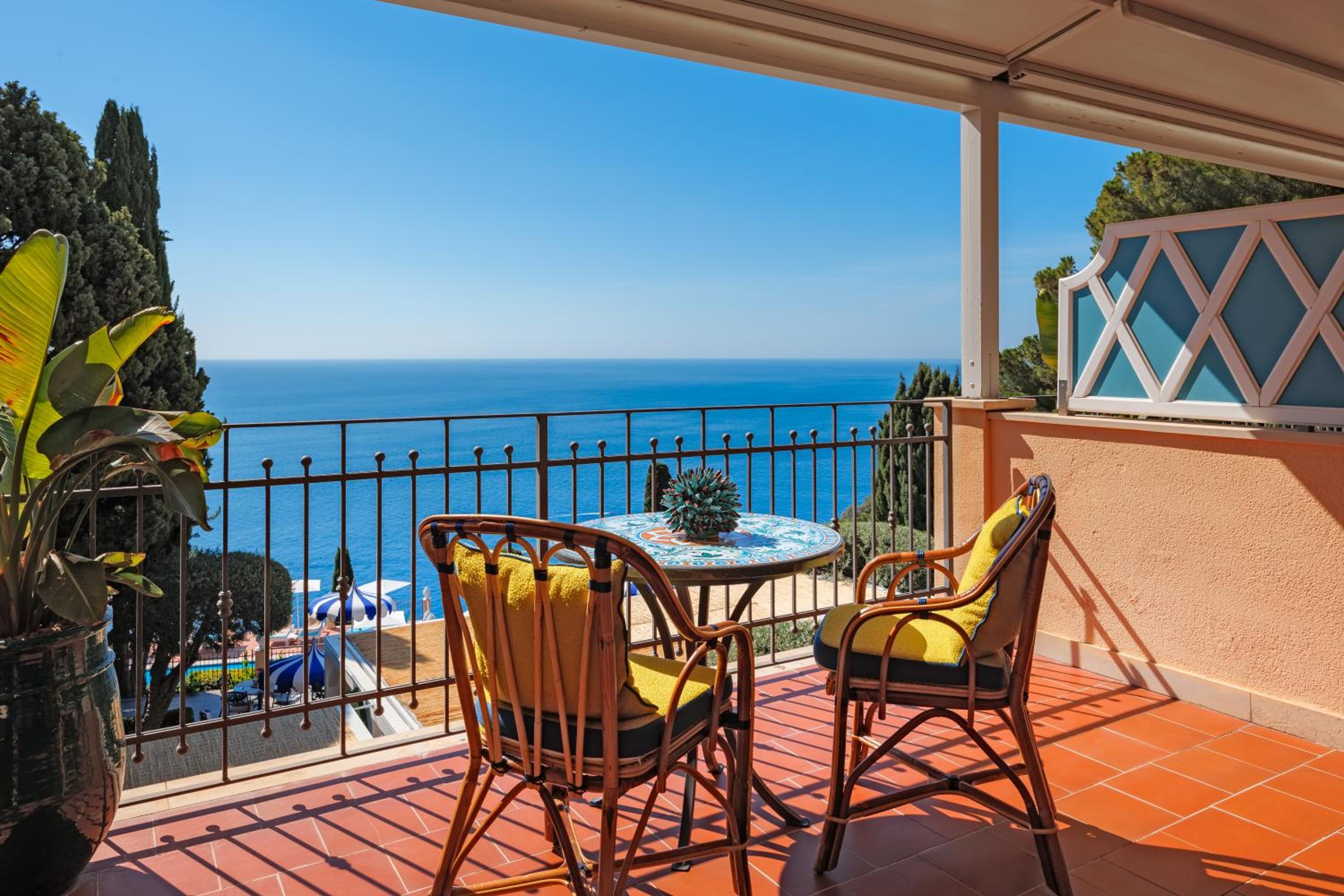 Junior Suite with Terrace (Non Smoking)