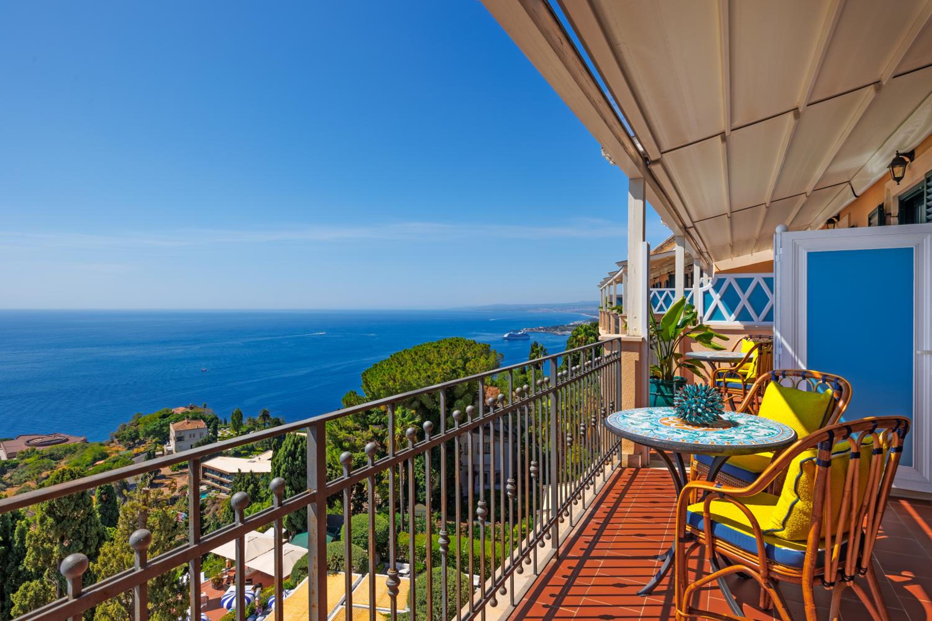 Junior Suite with Terrace (Non Smoking)