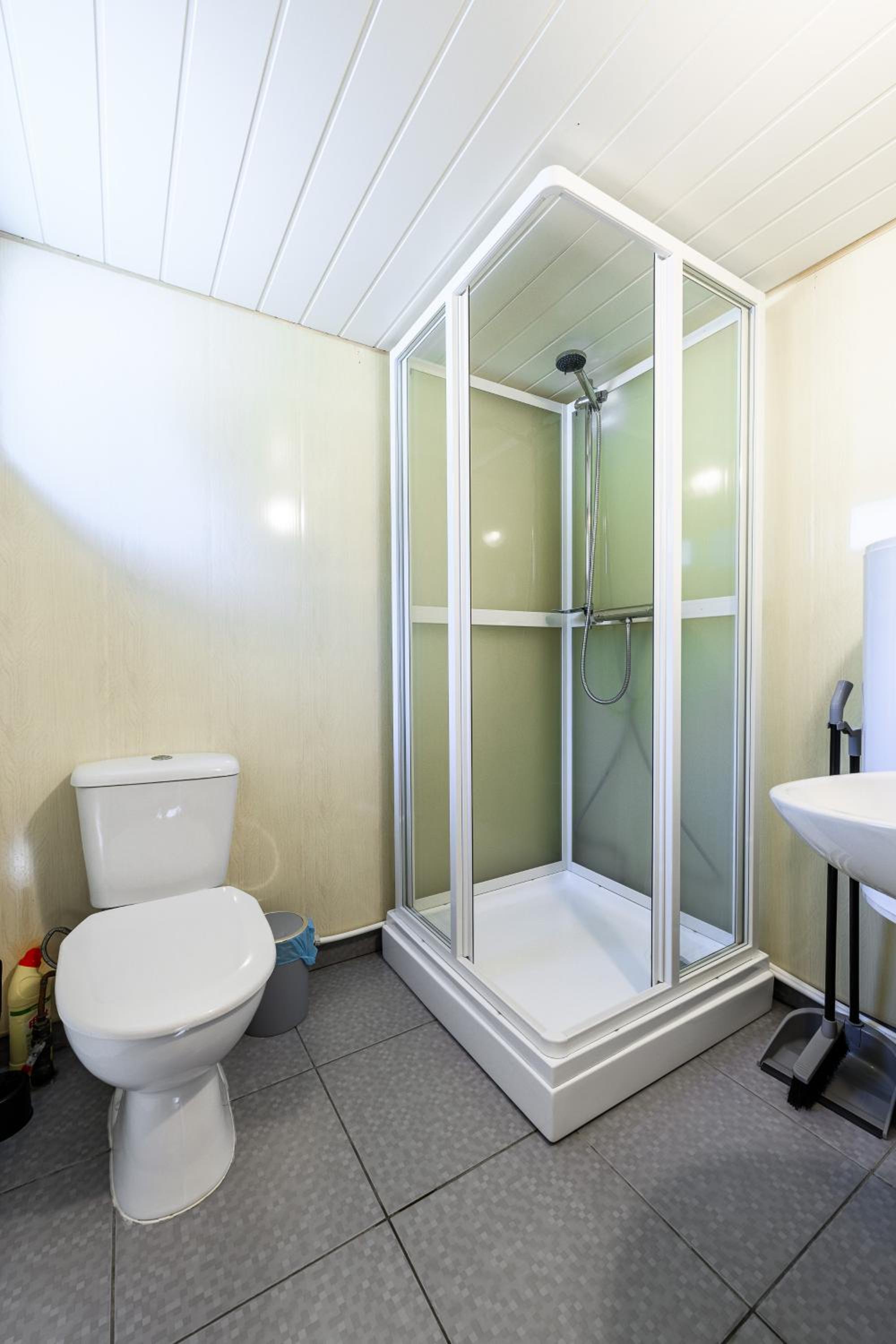 Family Room with Shower photo 3