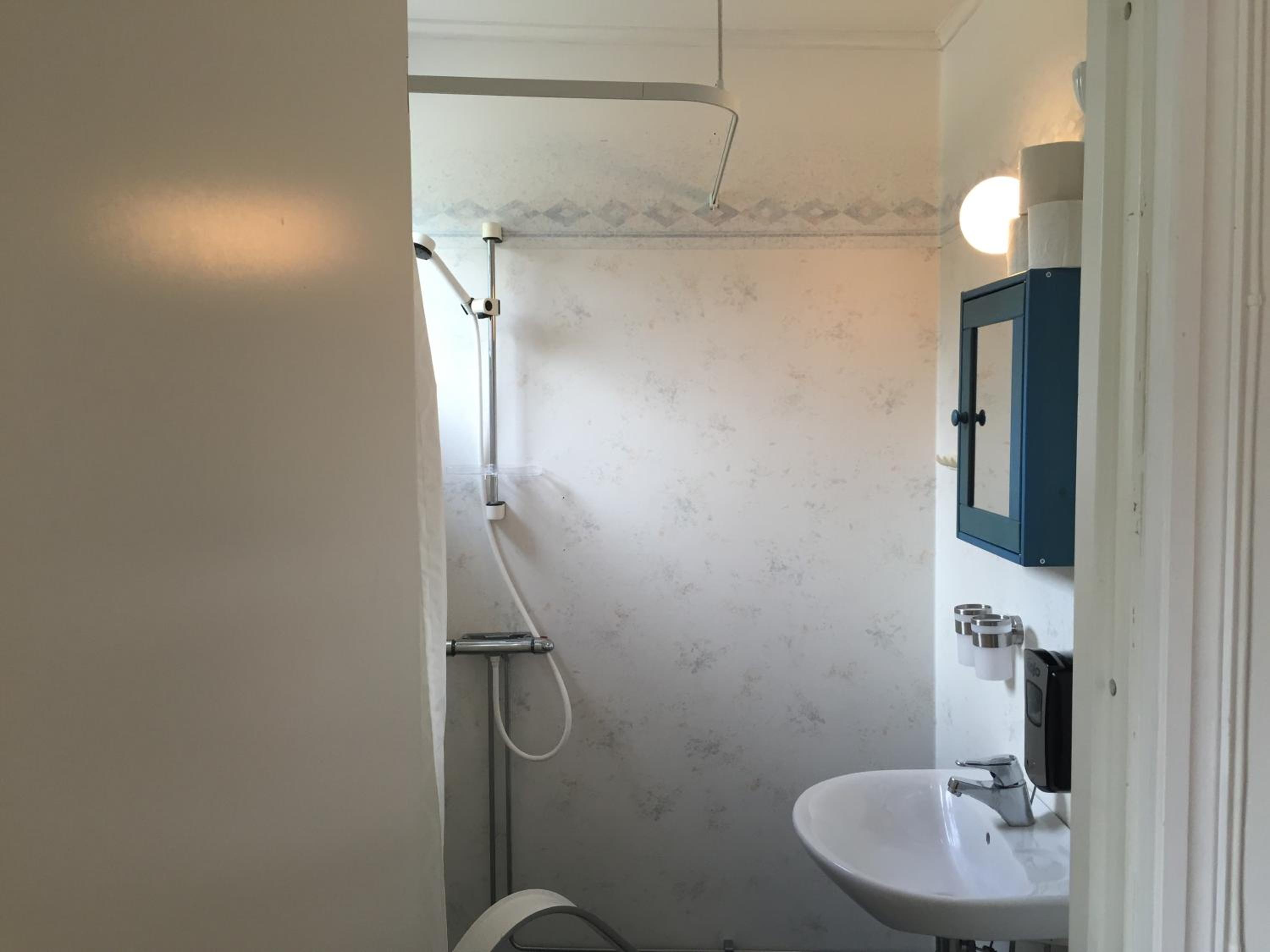 Large Double Room - Photo 2