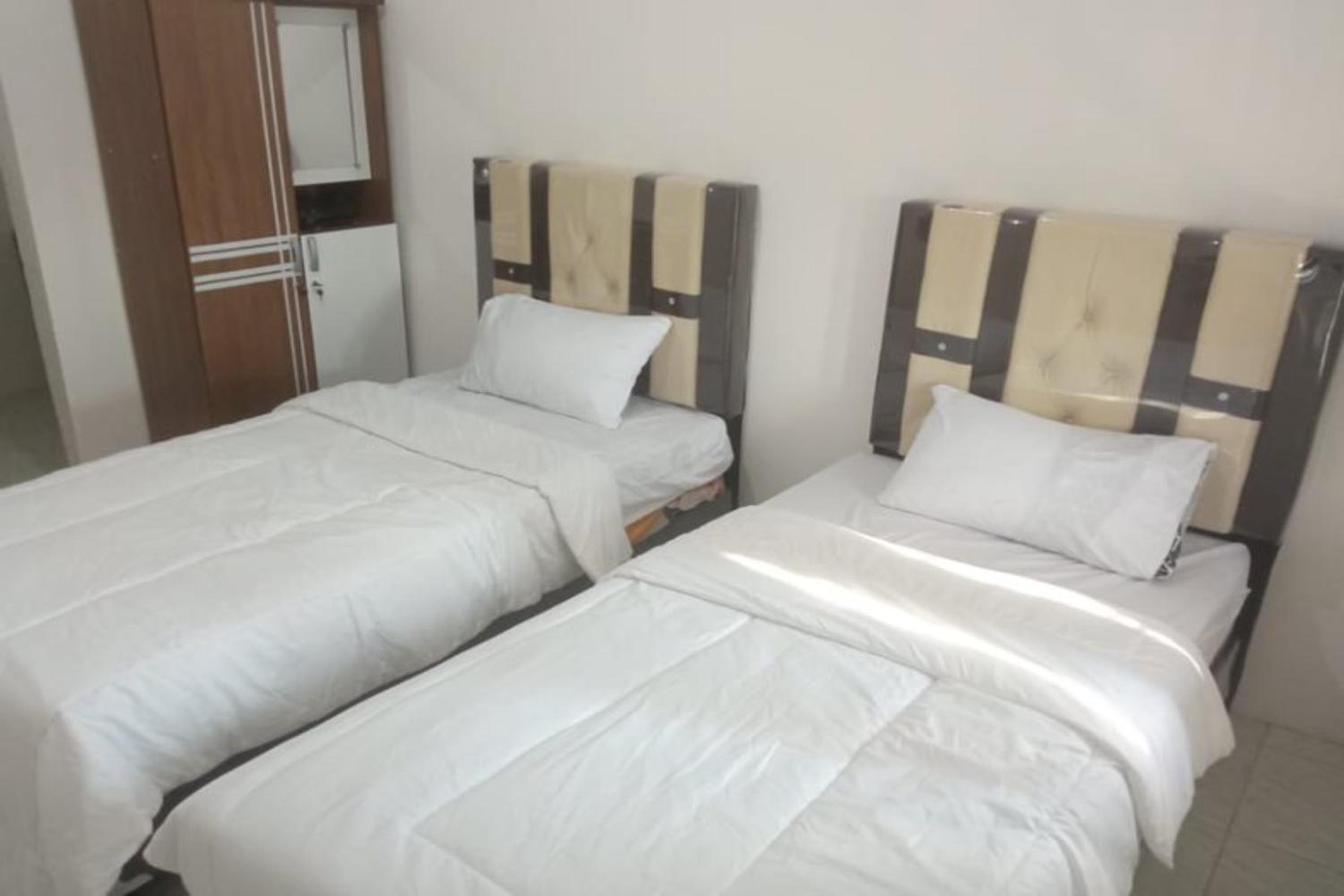 Standard Twin Room - Photo 1