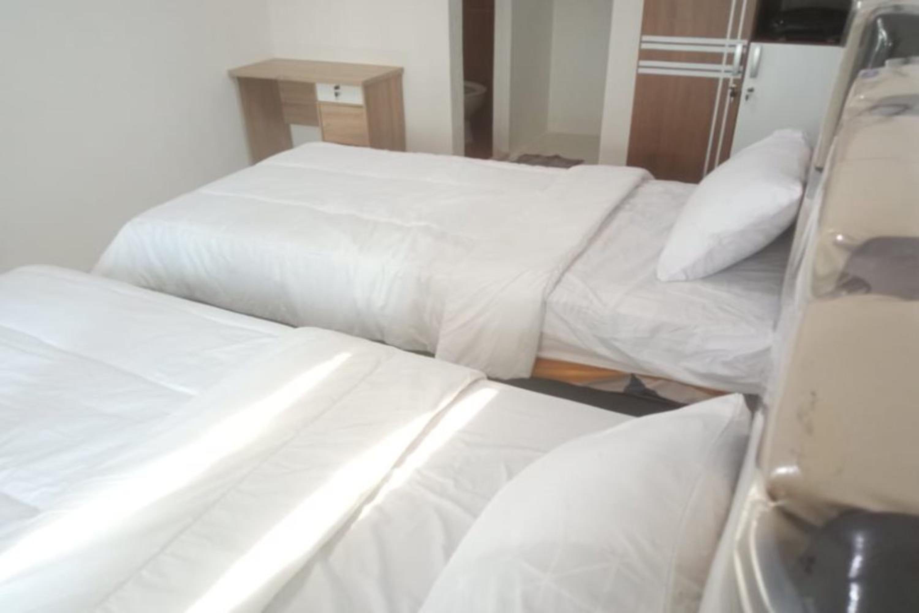 Standard Twin Room - Photo 9