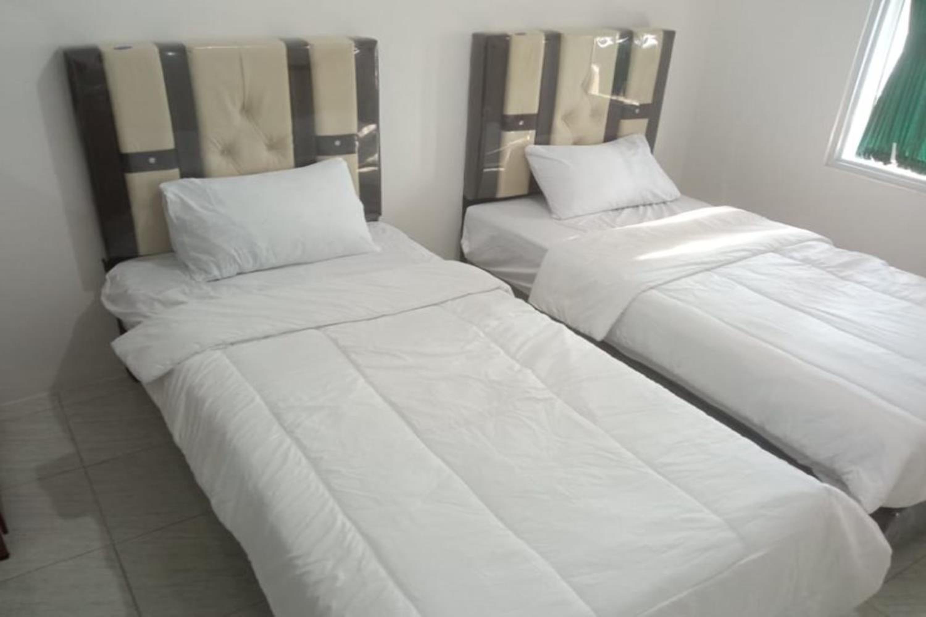 Standard Twin Room - Photo 5