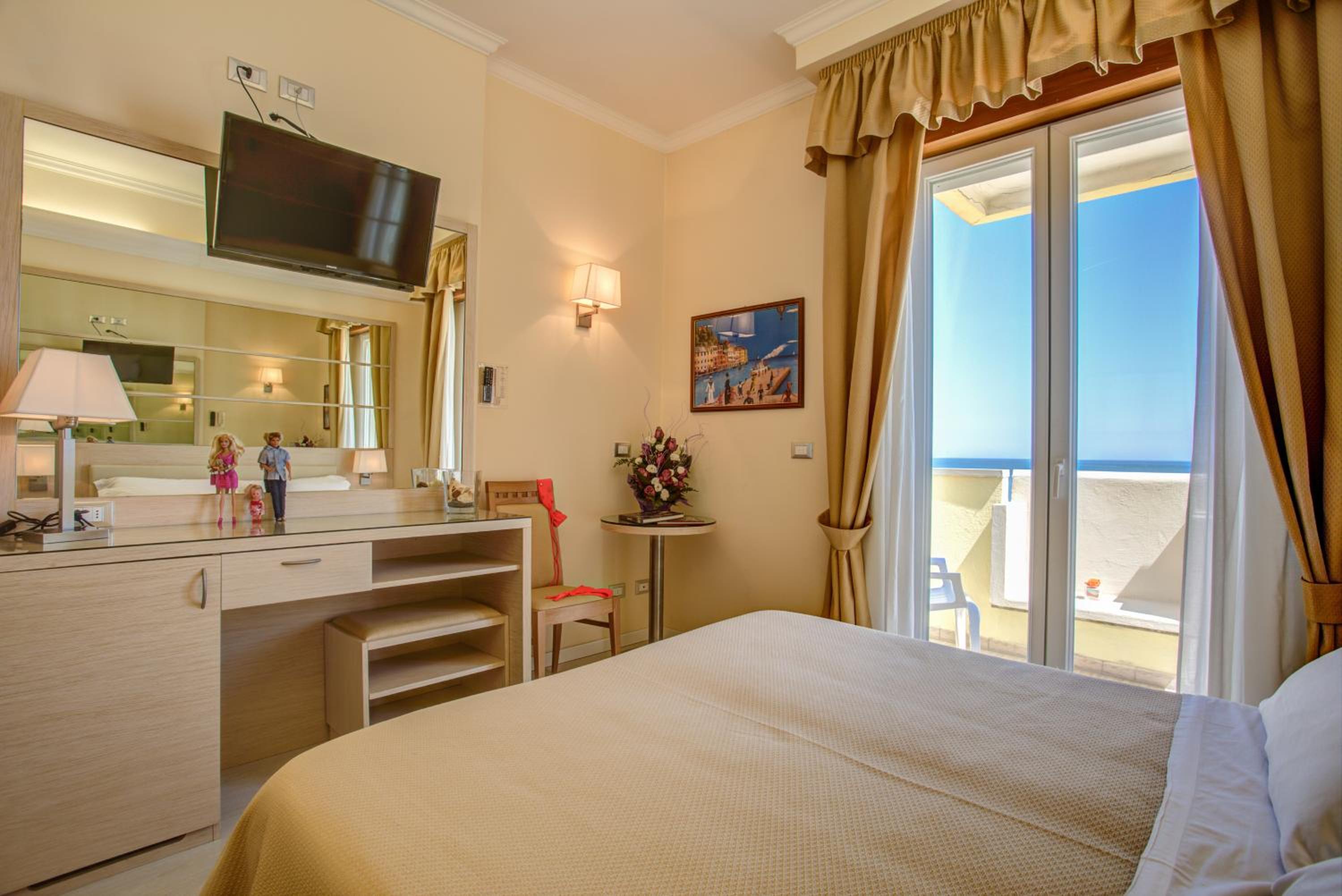 Superior Double Room with Extra Bed and Sea View