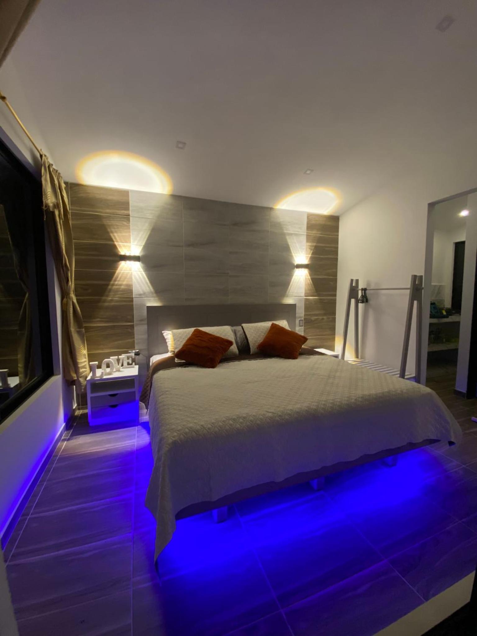Deluxe King Suite photo 1