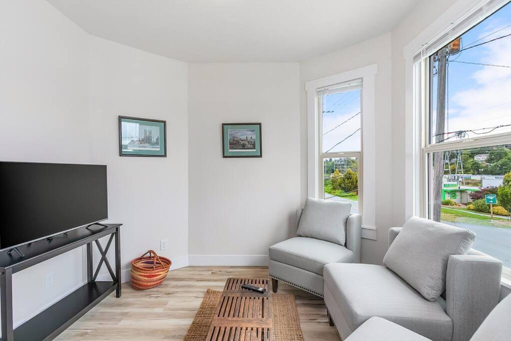 One-Bedroom Apartment - Photo 1
