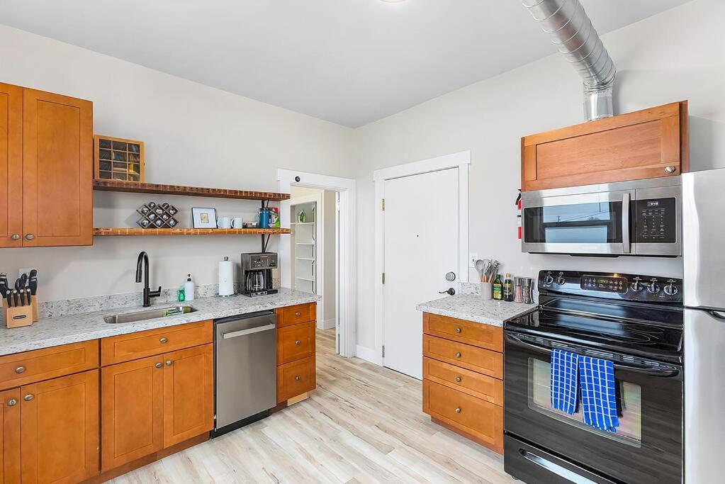 One-Bedroom Apartment - Photo 13