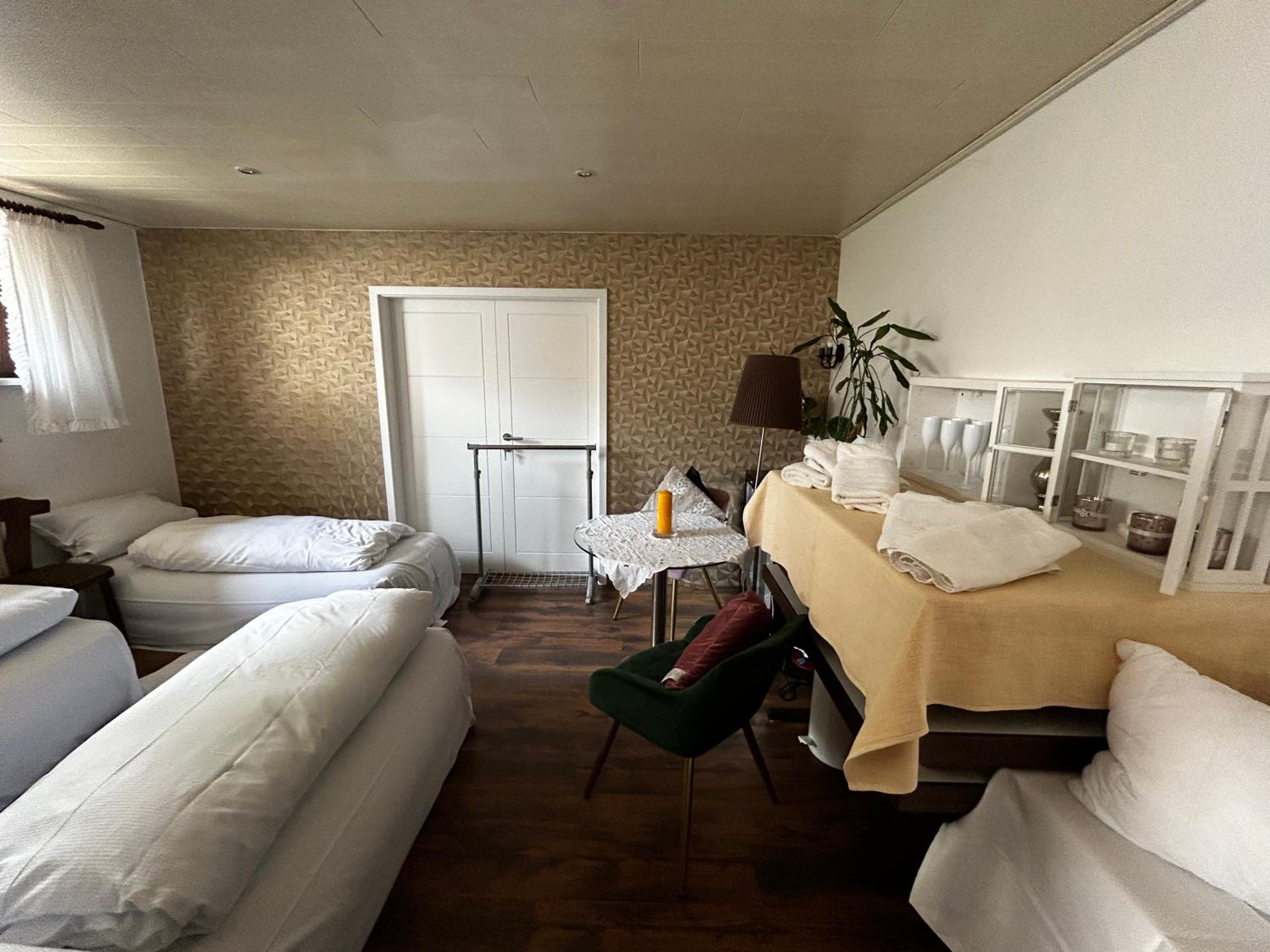 8-Bed Mixed Dormitory Room photo 2
