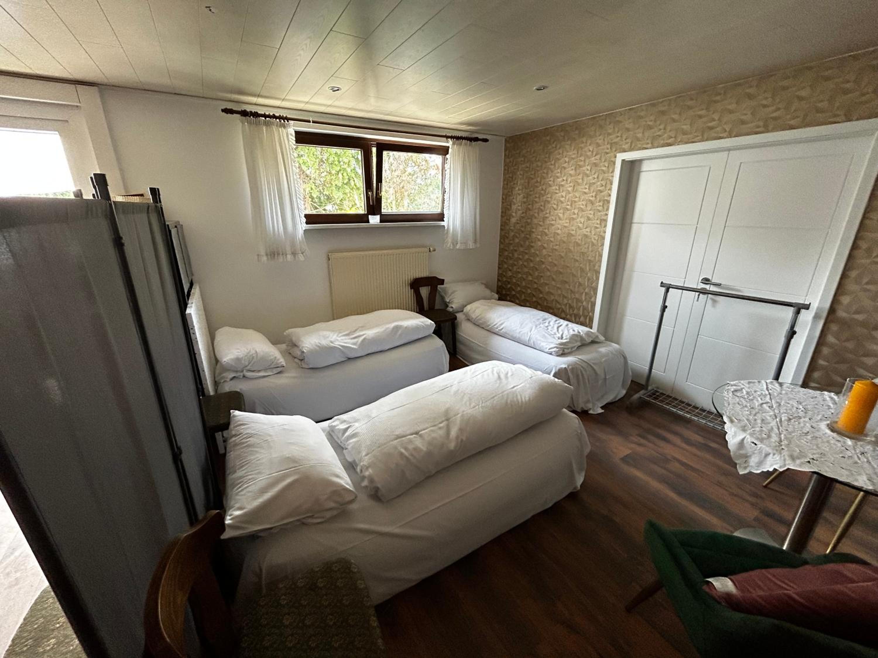 8-Bed Mixed Dormitory Room photo 3