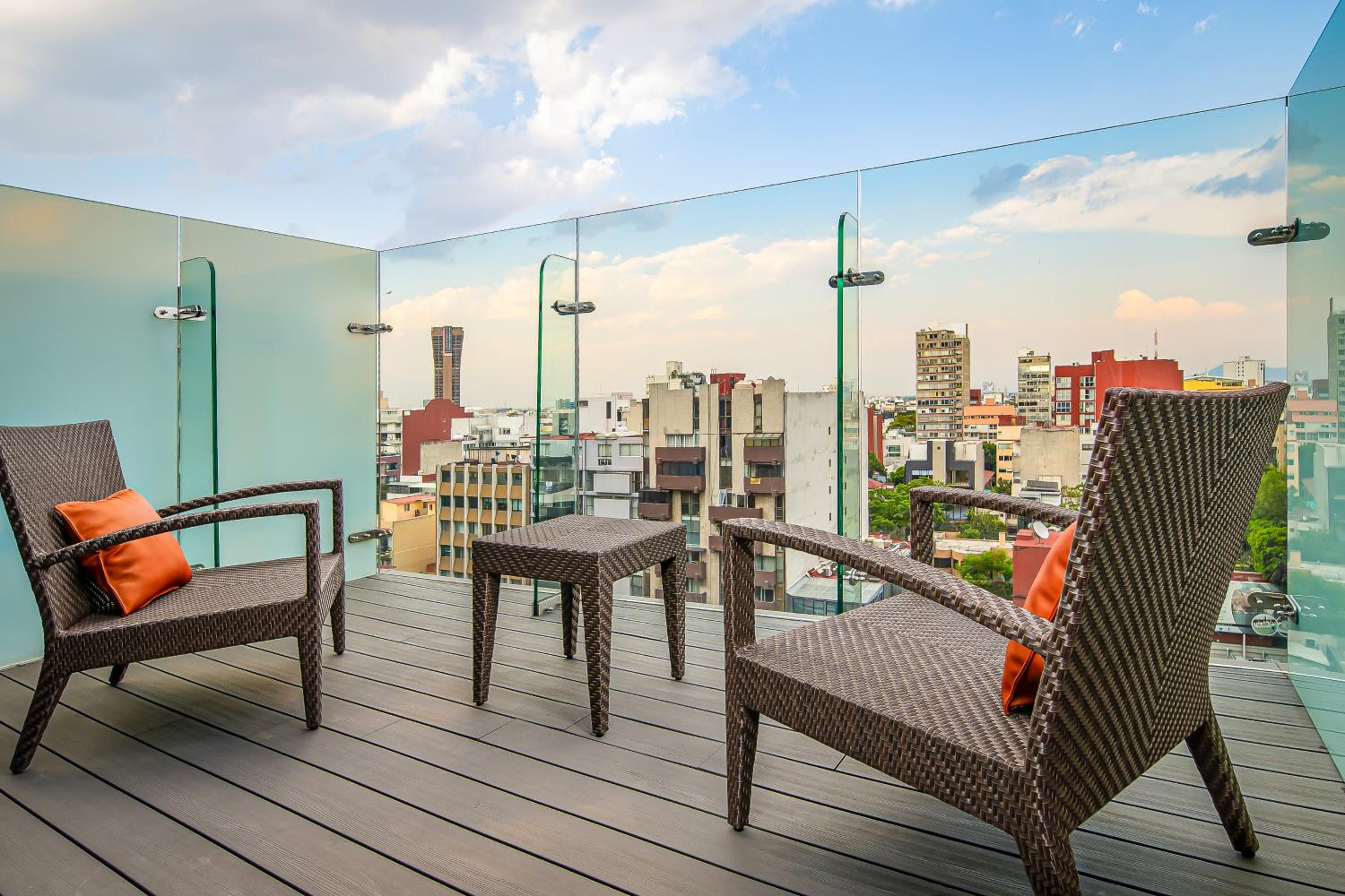 King Room with City View and Terrace thumbnail 6