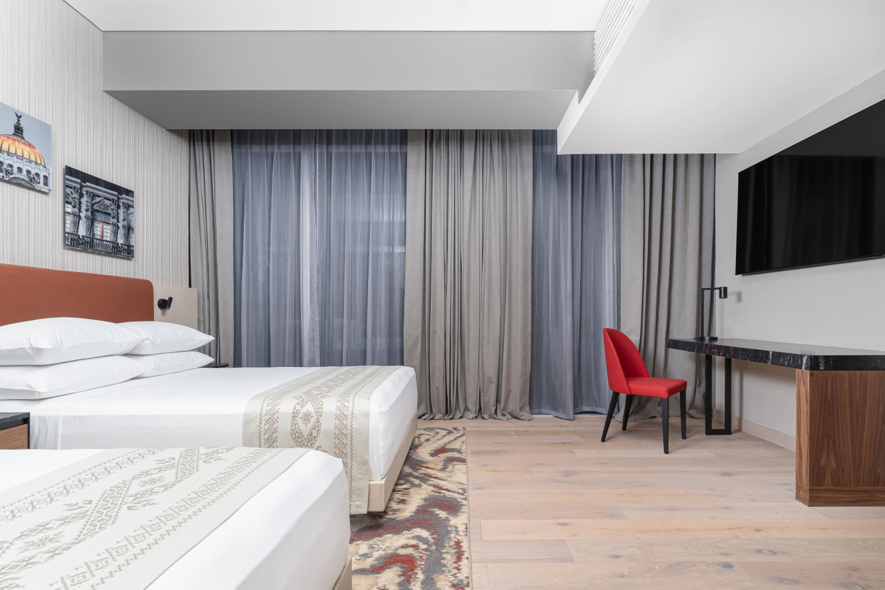Deluxe Queen Room with Two Queen Beds thumbnail 6