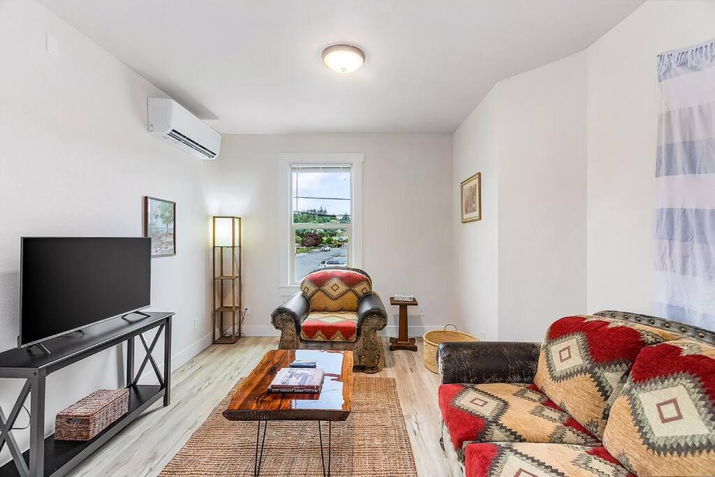 One-Bedroom Apartment - Photo 1