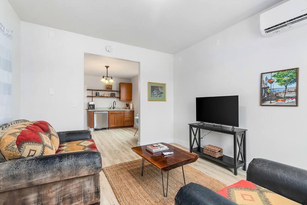 One-Bedroom Apartment - Photo 9