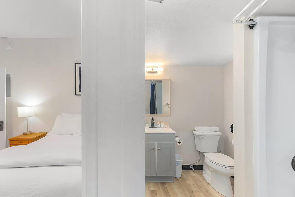 One-Bedroom Apartment - Photo 12