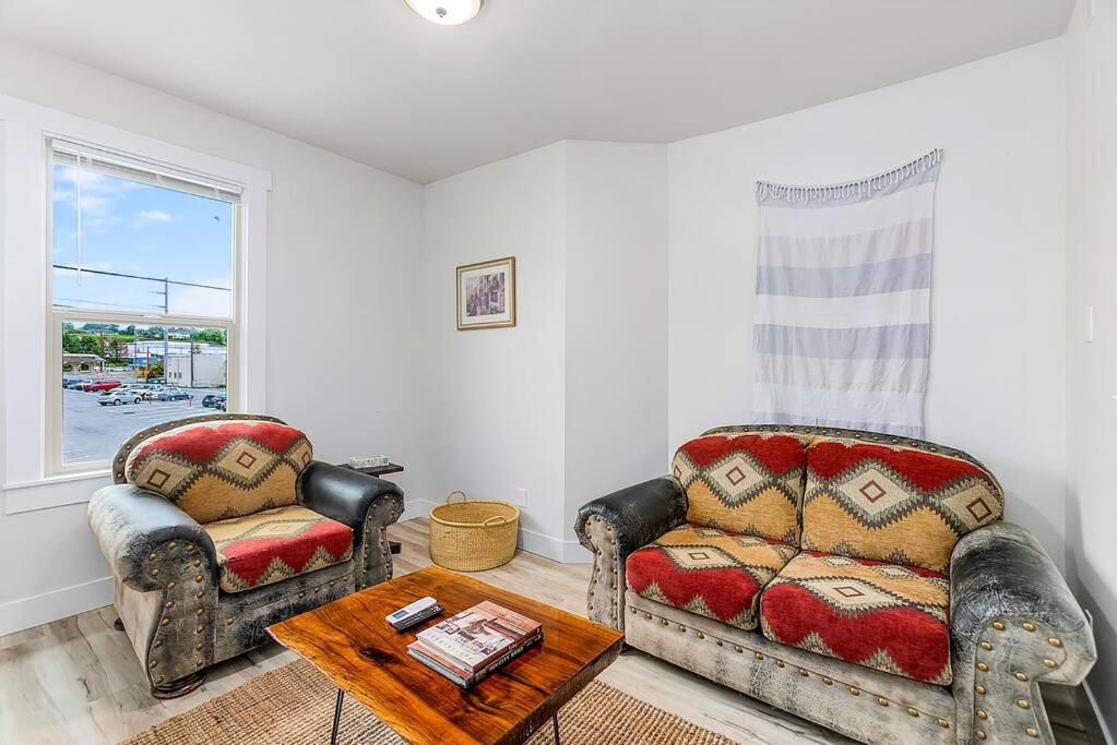 One-Bedroom Apartment - Photo 3