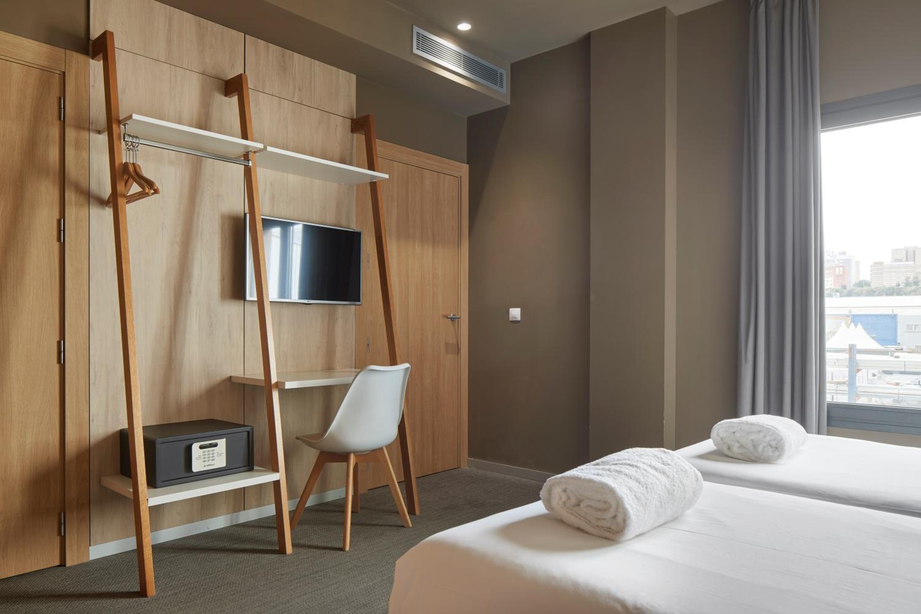 Standard Double or Twin Room photo 3