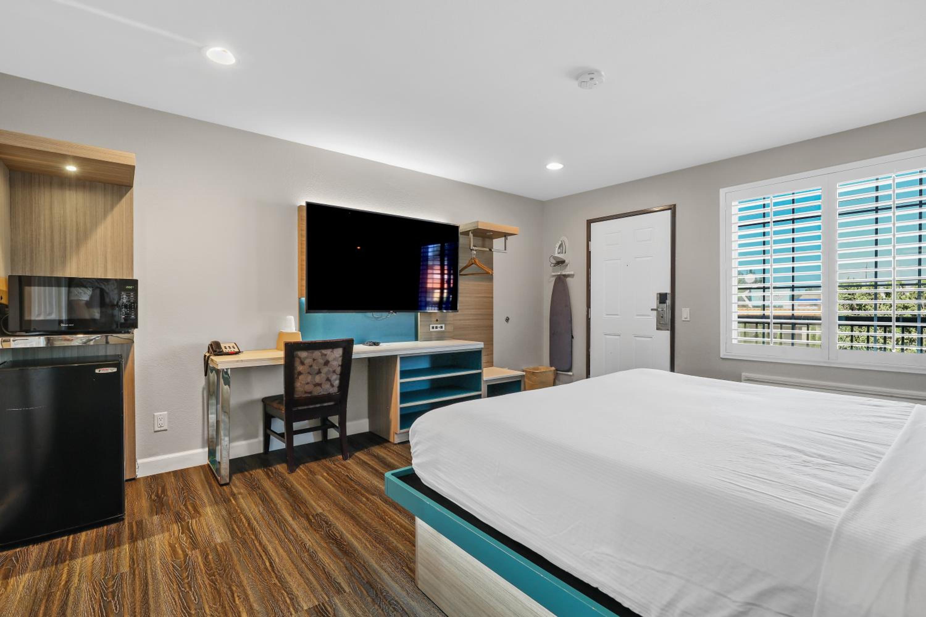 King Room - Non-Smoking