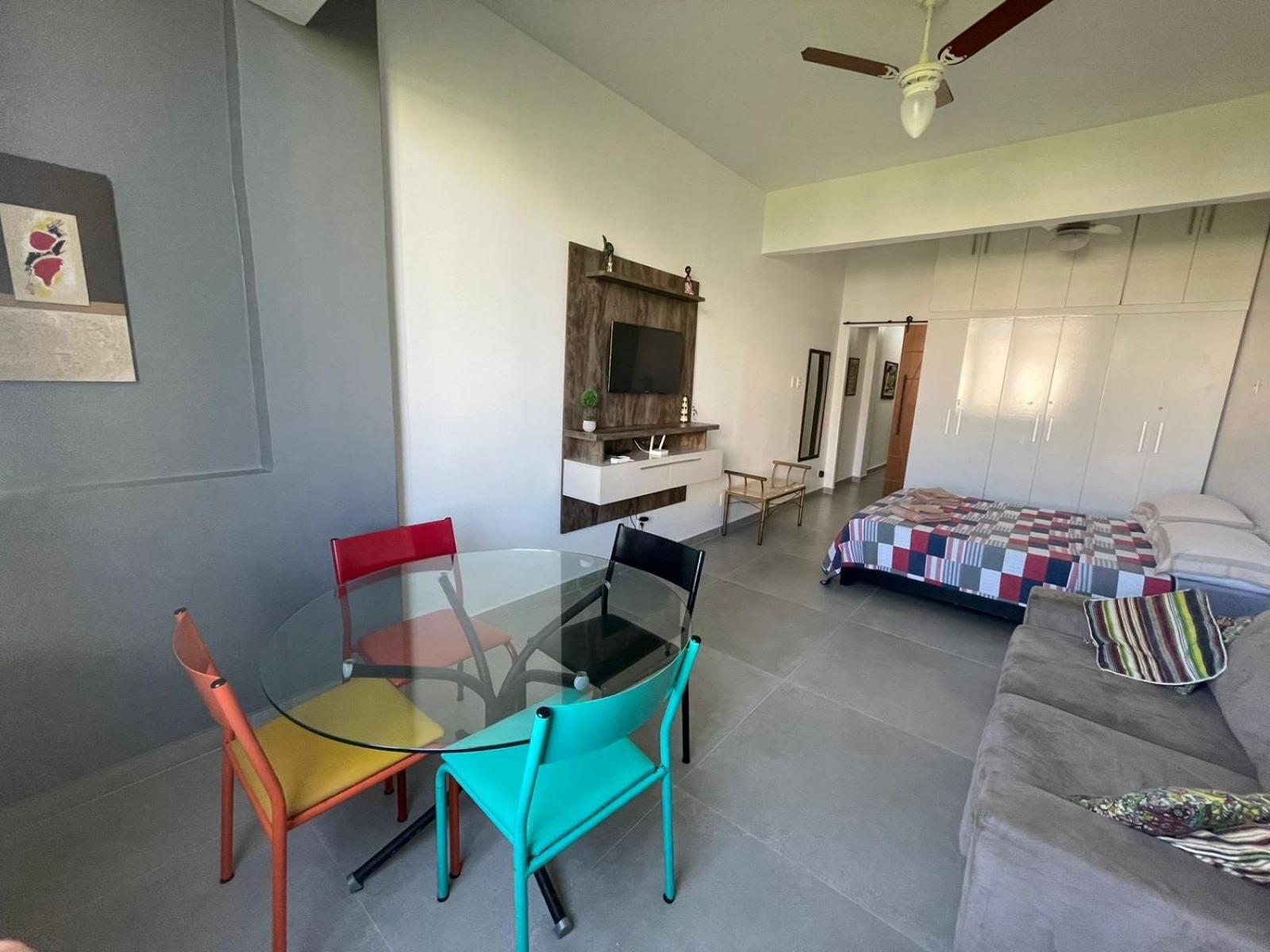 One-Bedroom Apartment - Photo 8