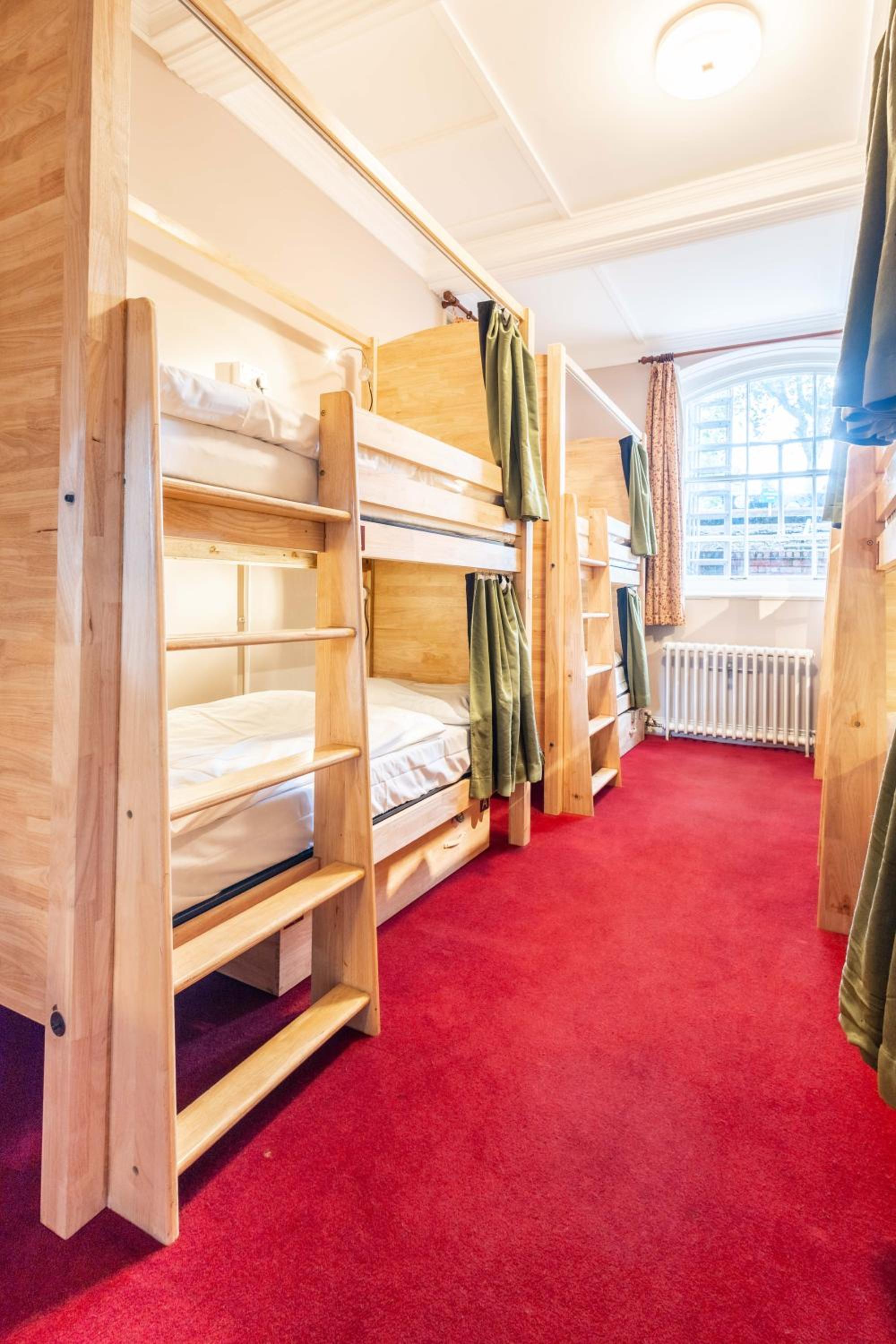 Bed in 8-Bed Mixed Dormitory Room photo 2