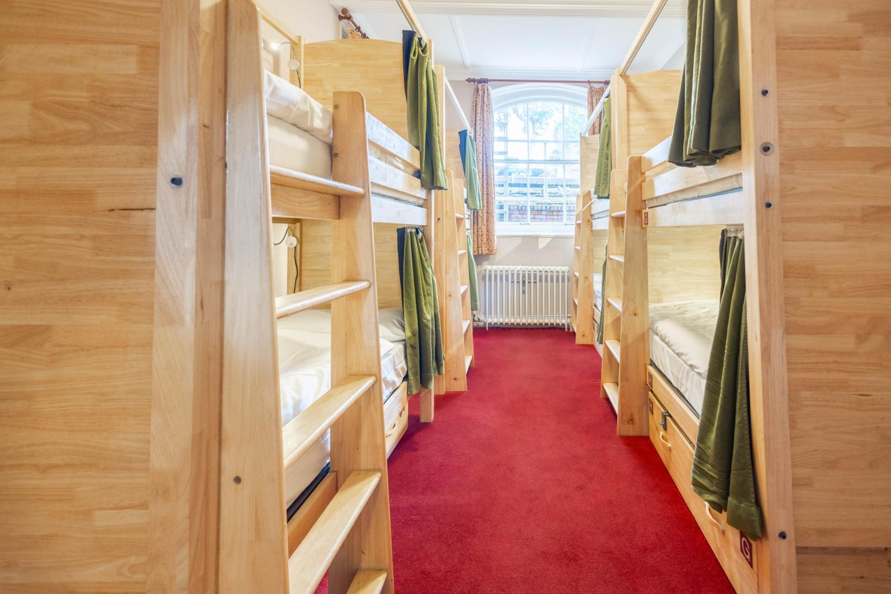 Bed in 8-Bed Mixed Dormitory Room photo 1