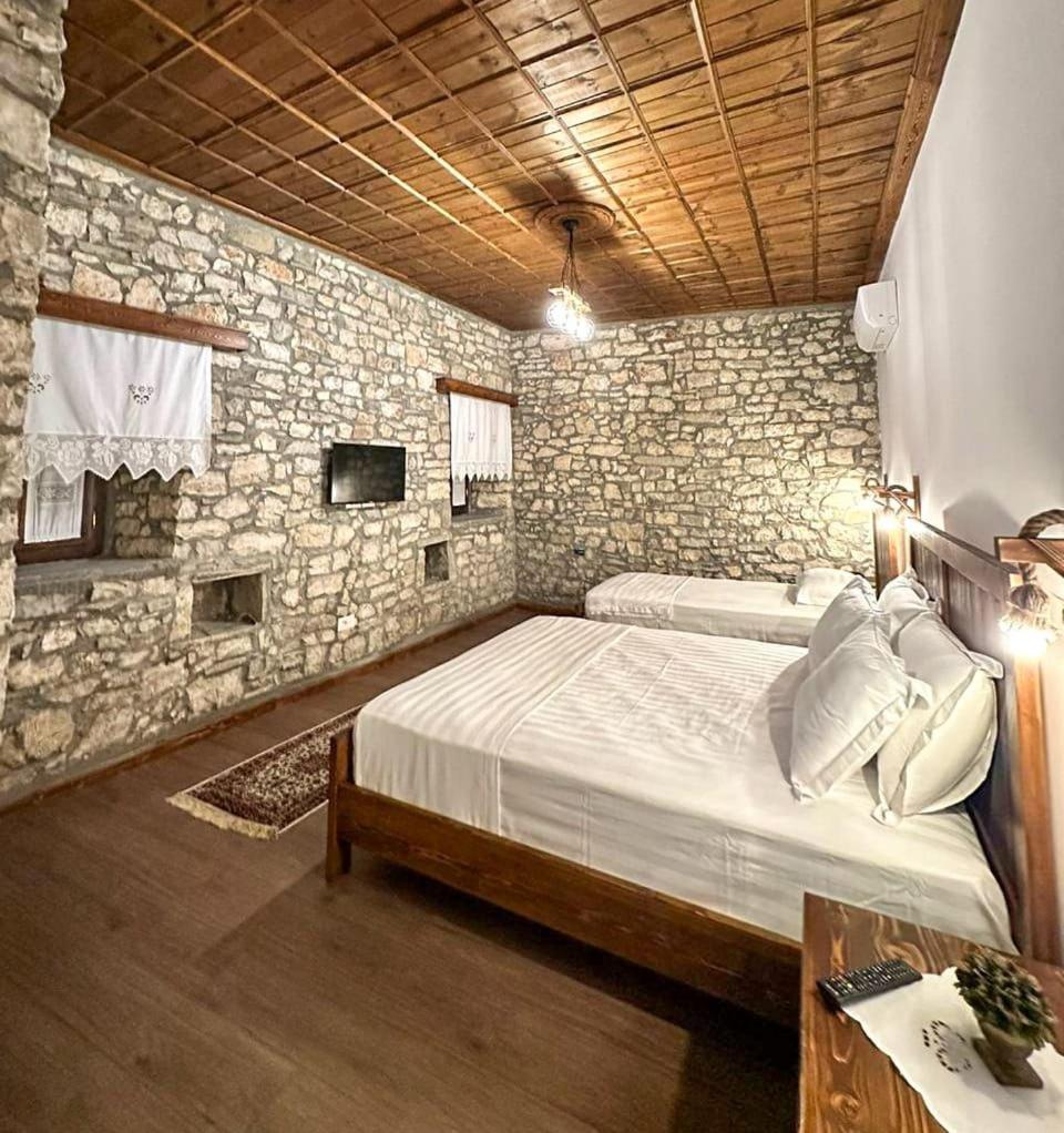 Triple Room with Bathroom photo 2