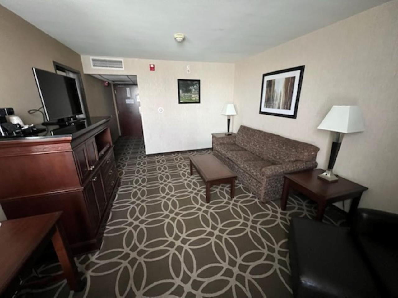 Queen Suite - Photo 5
