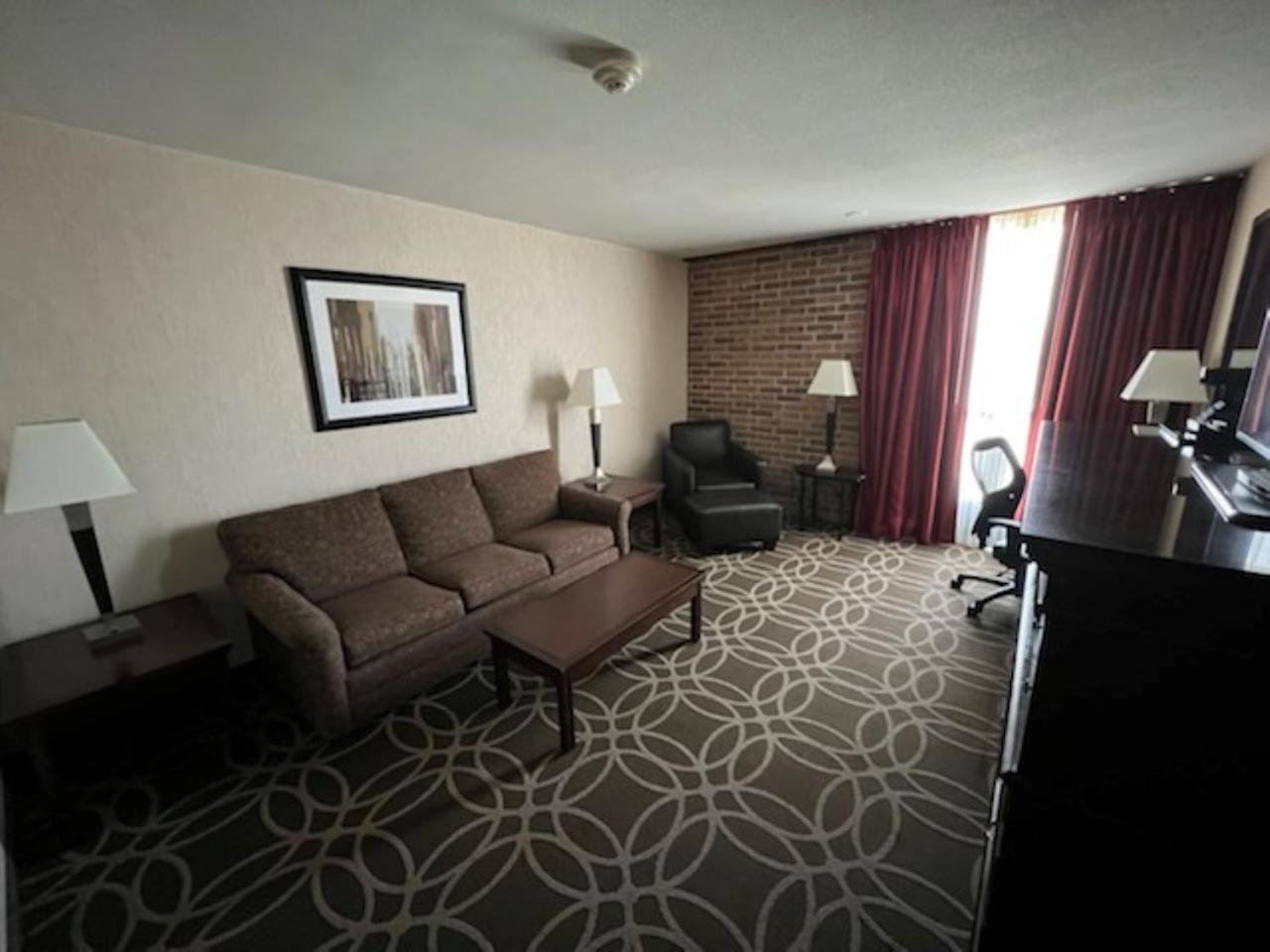 Queen Suite - Photo 6