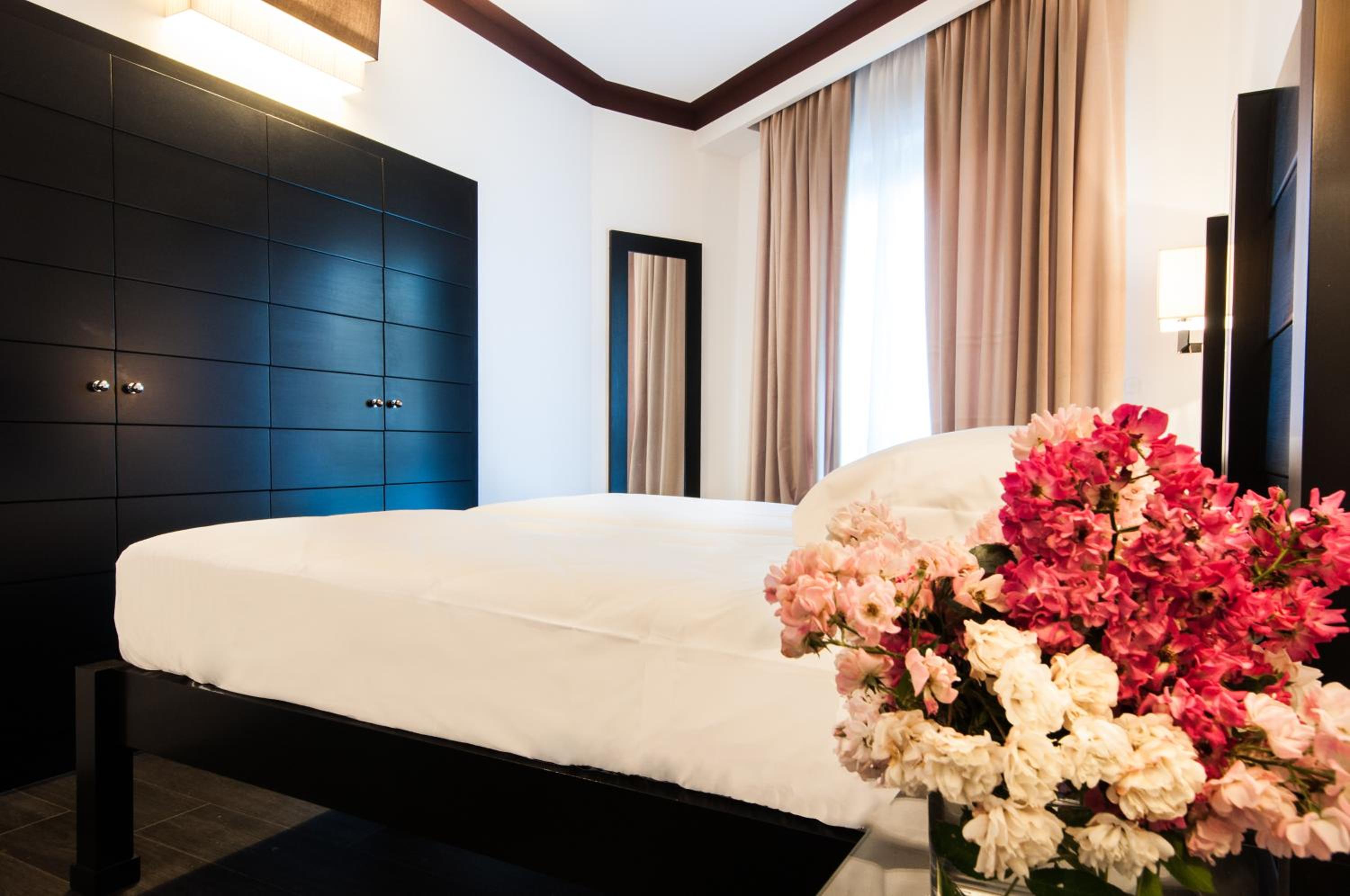 Superior Double Room with Balcony - Photo 3