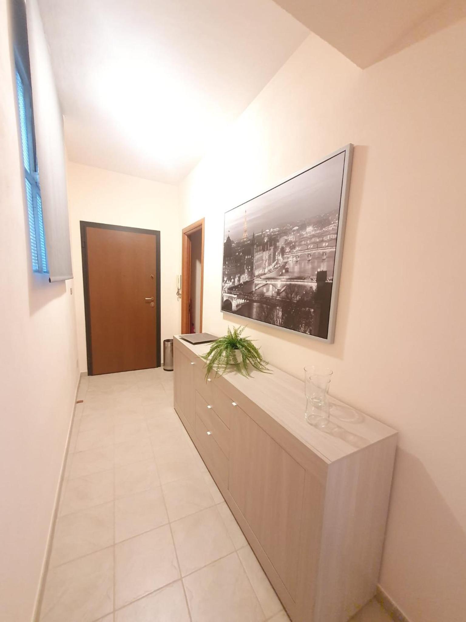 One-Bedroom Apartment photo 3