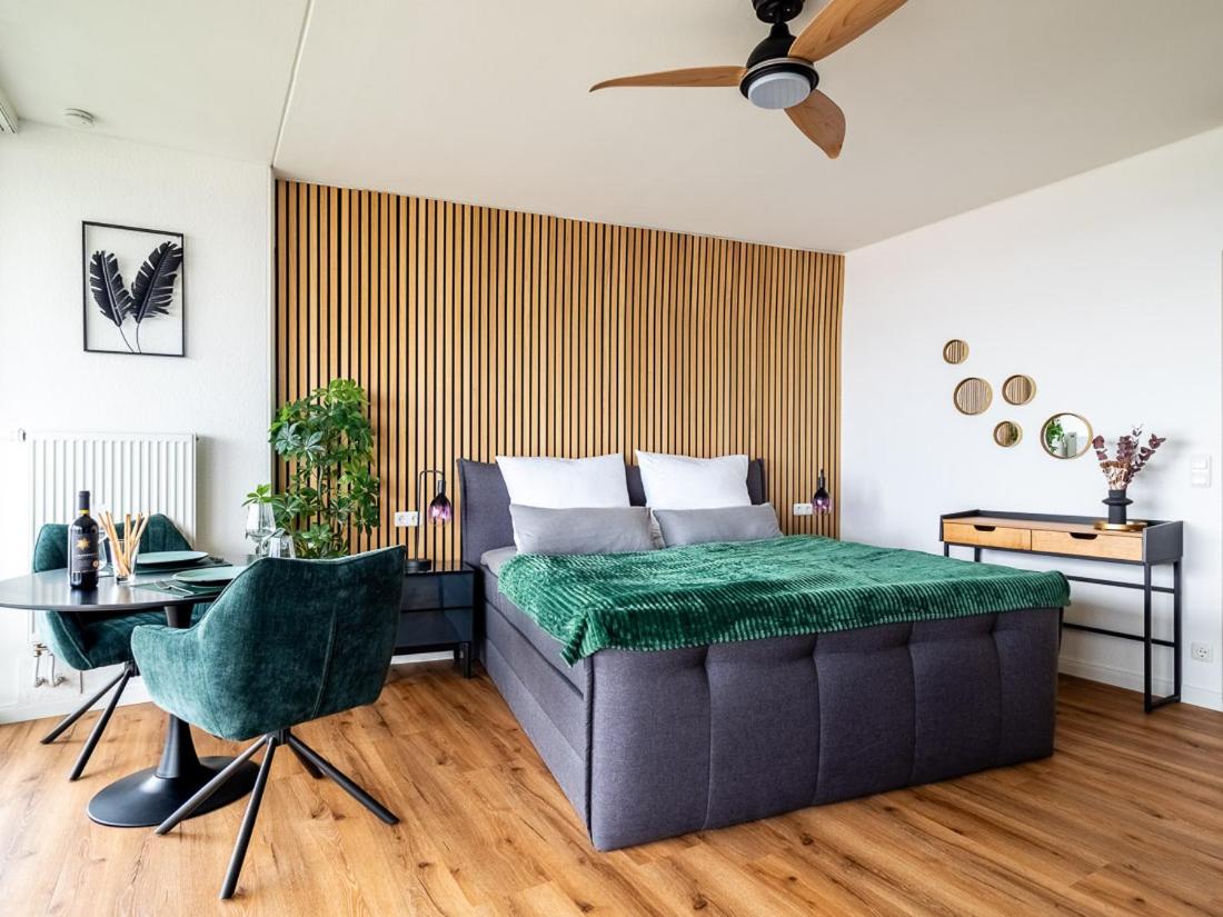One-Bedroom Apartment photo 1