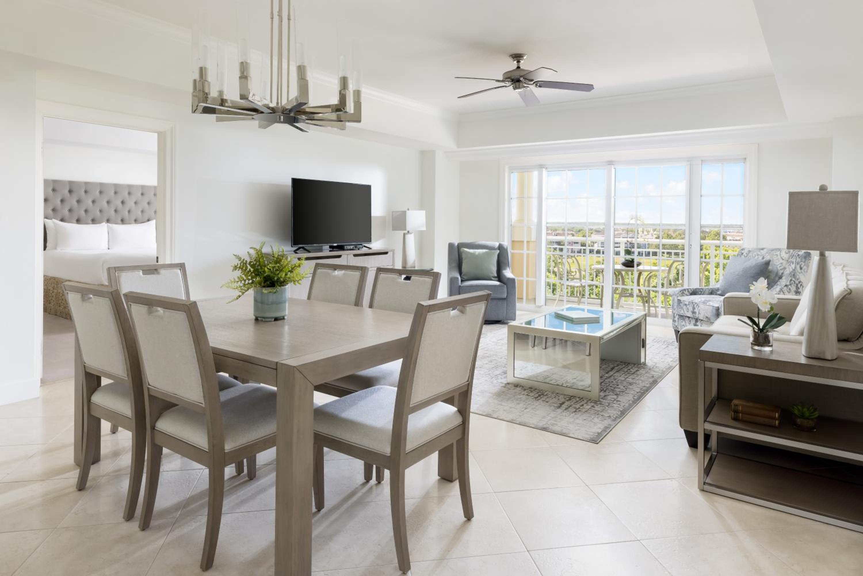 Two-Bedroom Suite - Main Tower/Waterpark Access photo 3