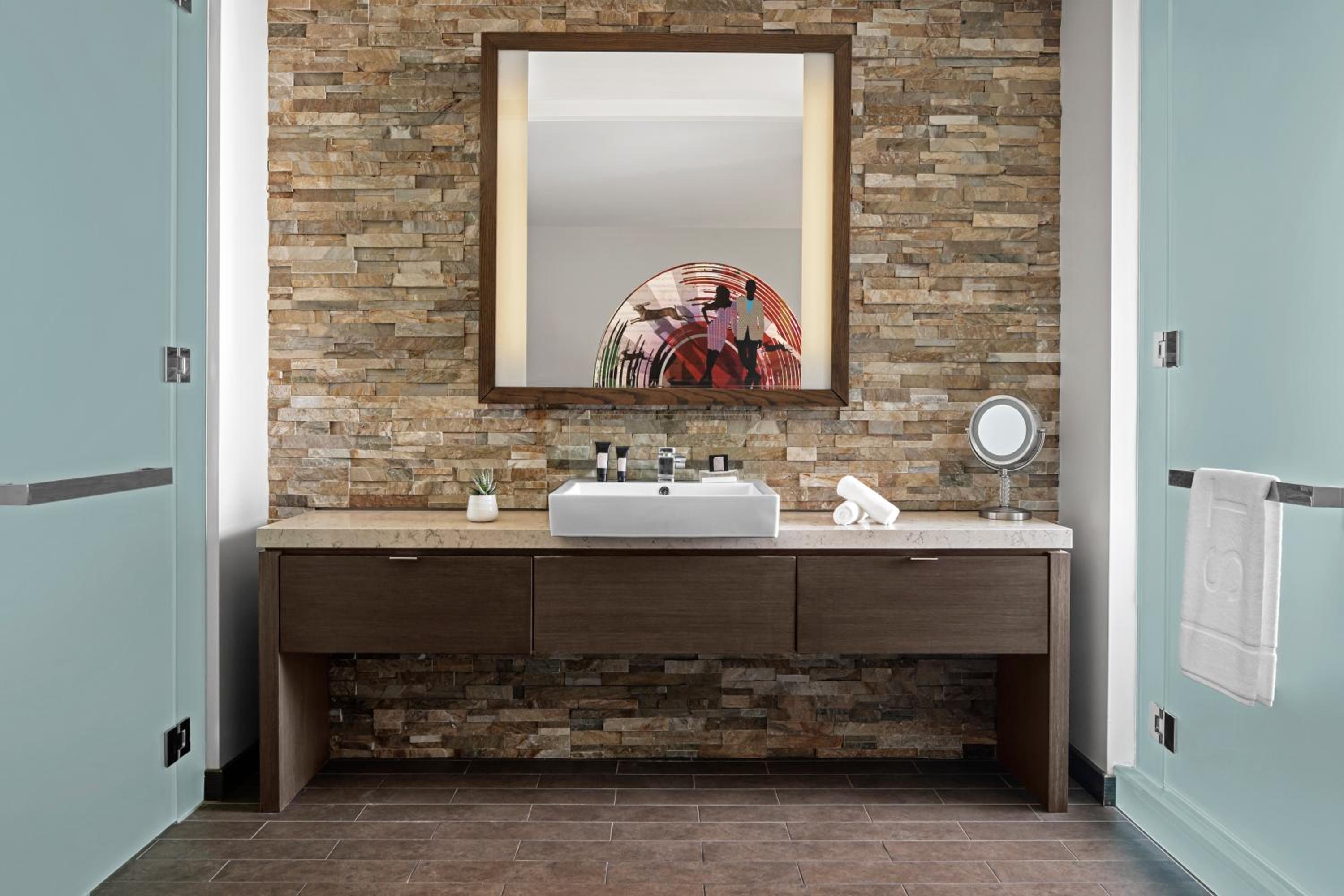 Standard King Room with Oldtown View - Photo 8