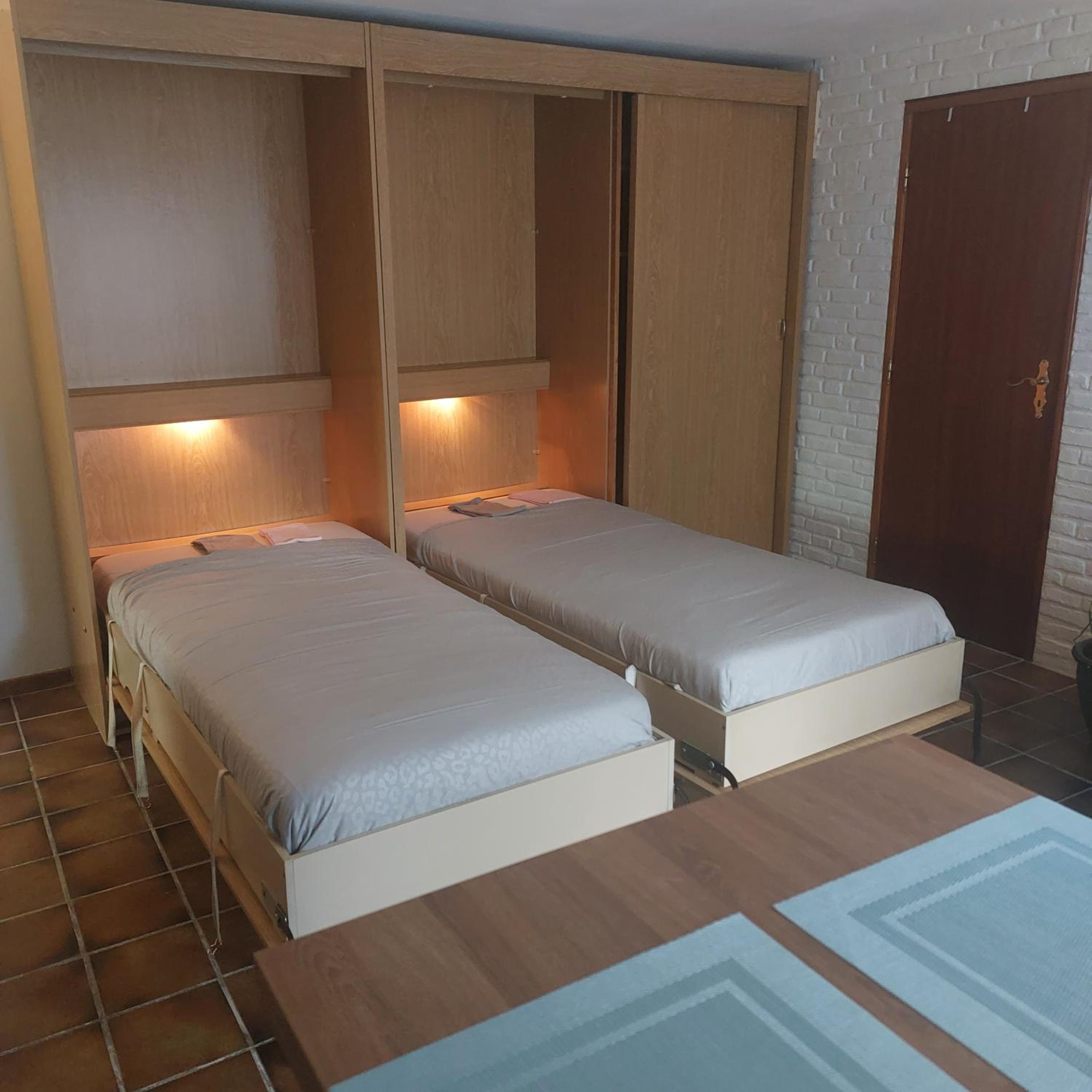 Quadruple Room with Private Bathroom photo 1