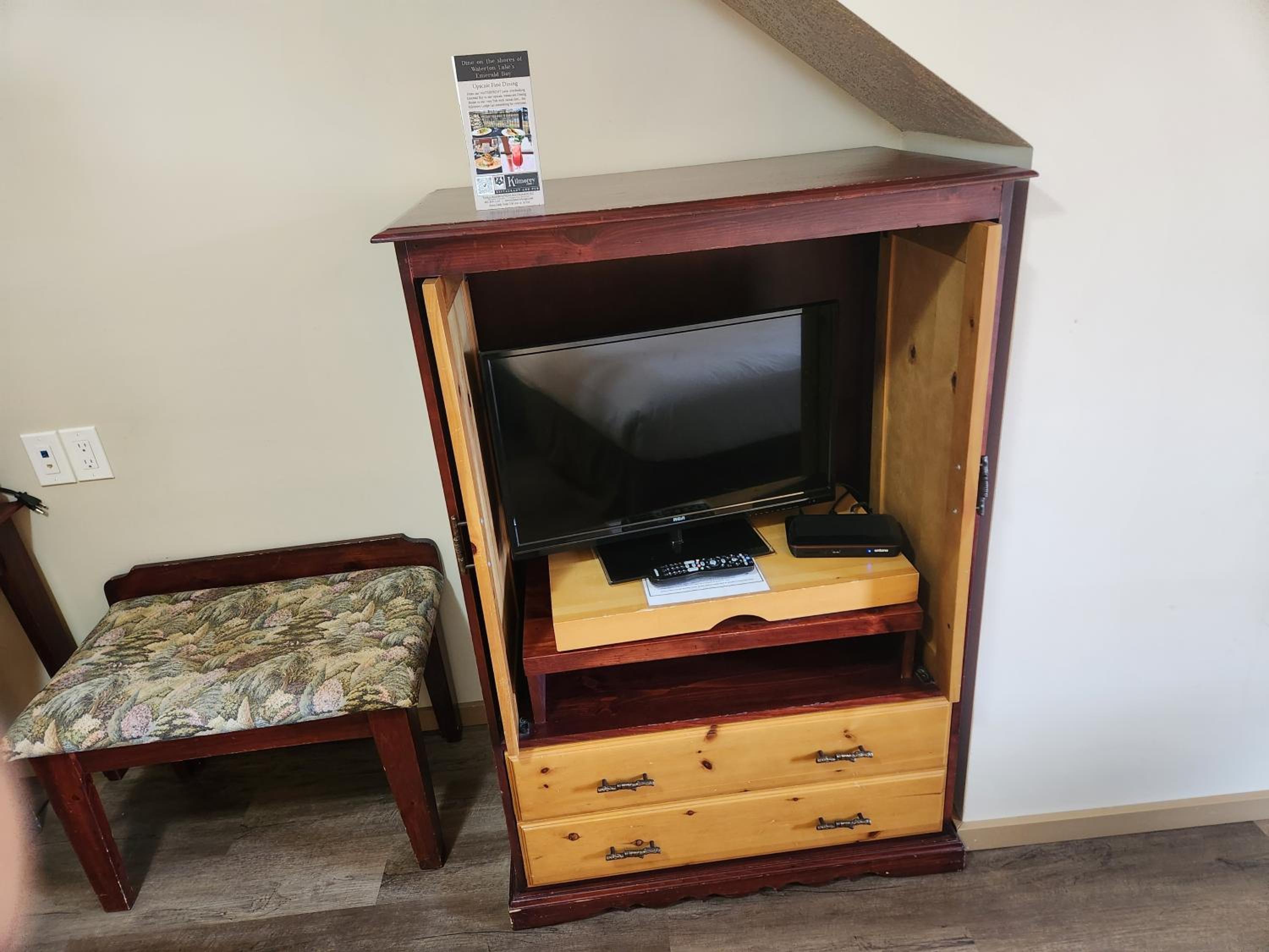 Deluxe King Room - Photo 19