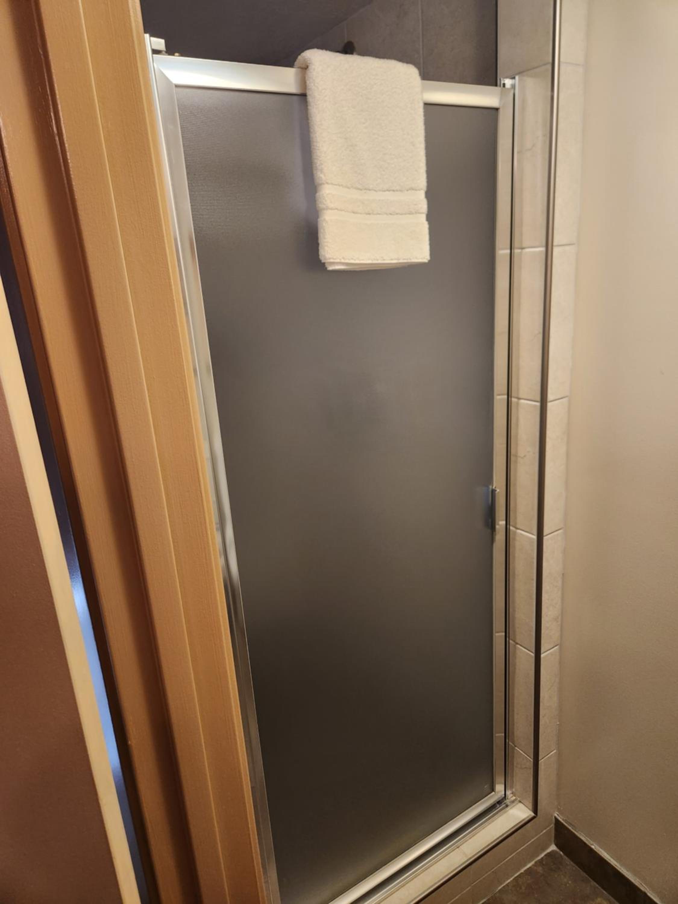 Deluxe King Room - Photo 15