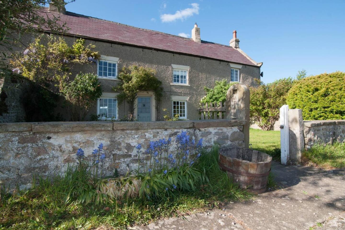 Five-Bedroom House photo 2