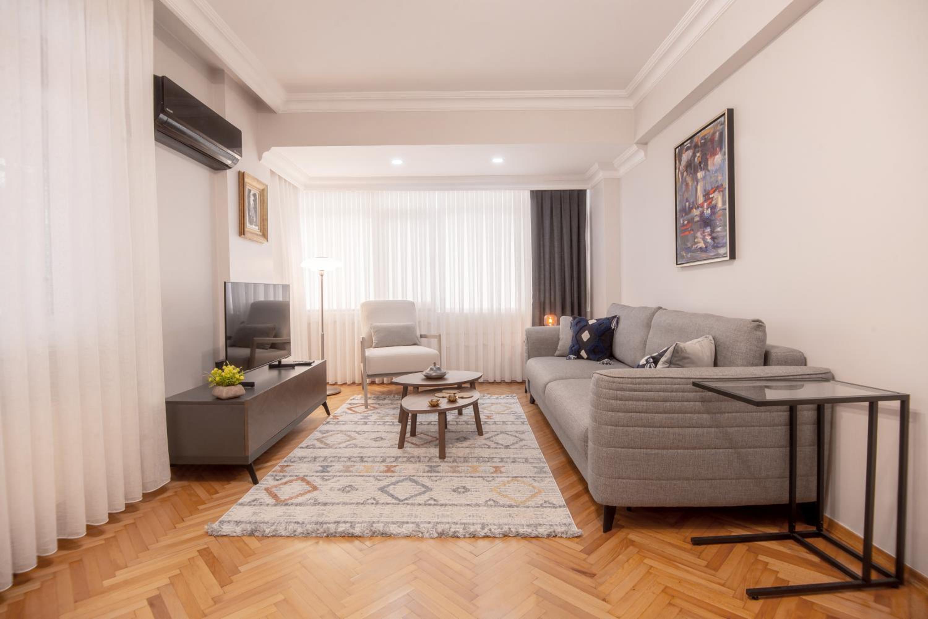One-Bedroom Apartment photo 2
