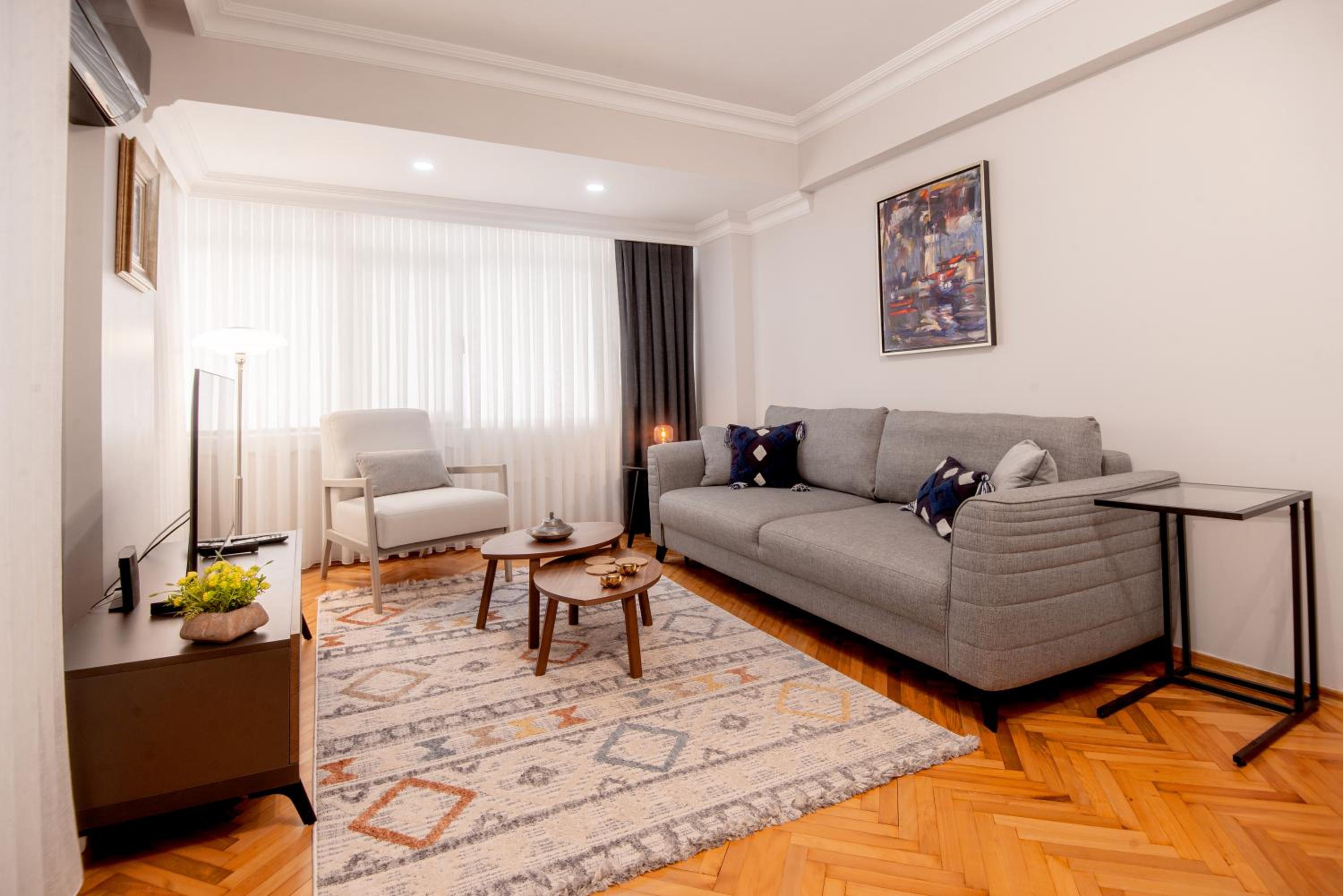 One-Bedroom Apartment photo 3