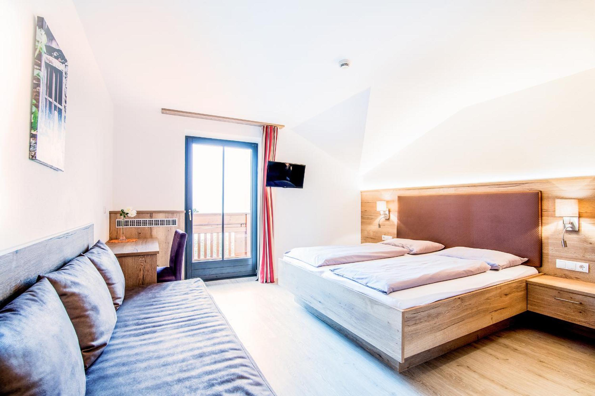 Standard Double Room - Photo 9