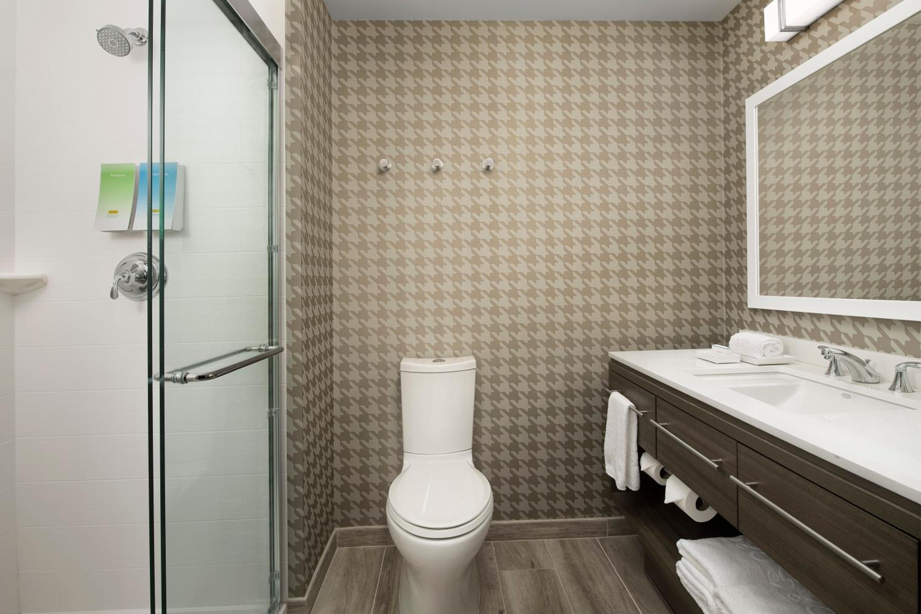 One-Bedroom King Suite - Non-Smoking - Photo 4