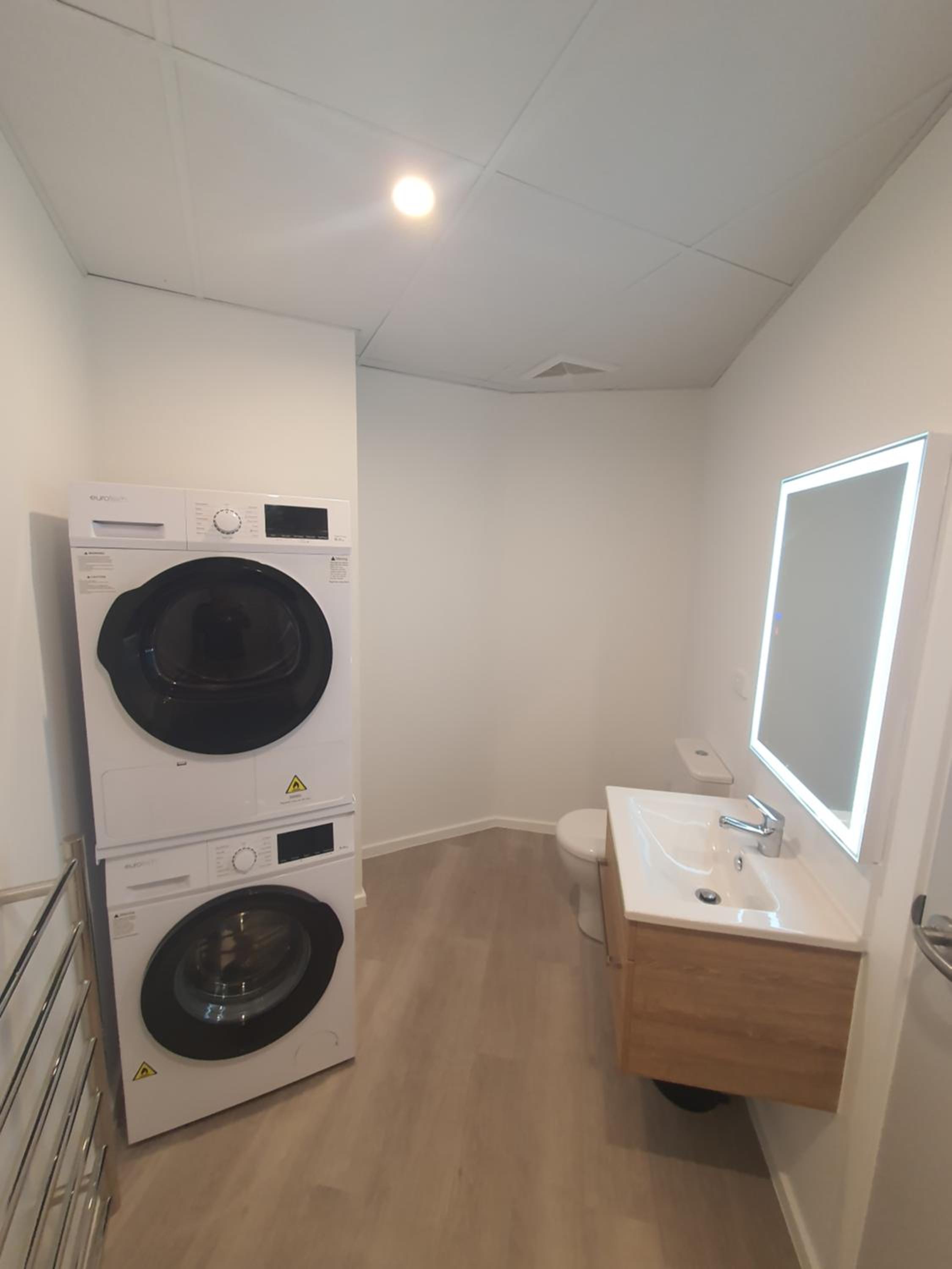 One-Bedroom Apartment - Photo 8