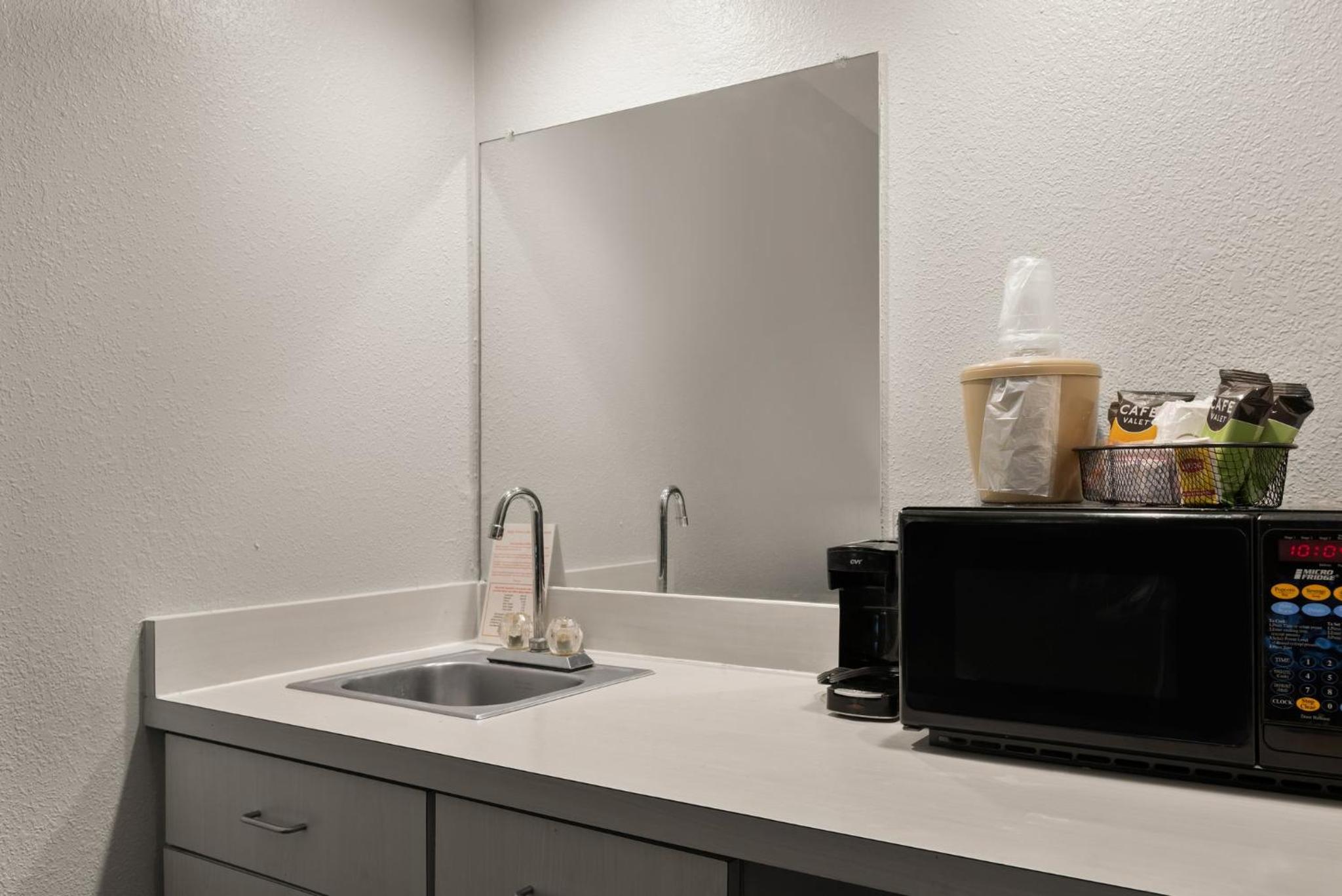 Suite King Room Non-Smoking - Photo 6