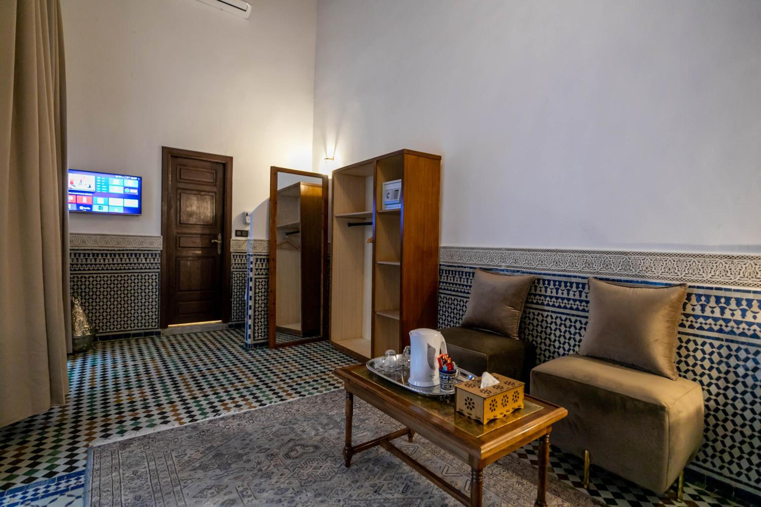 Deluxe Junior Suite - Photo 1