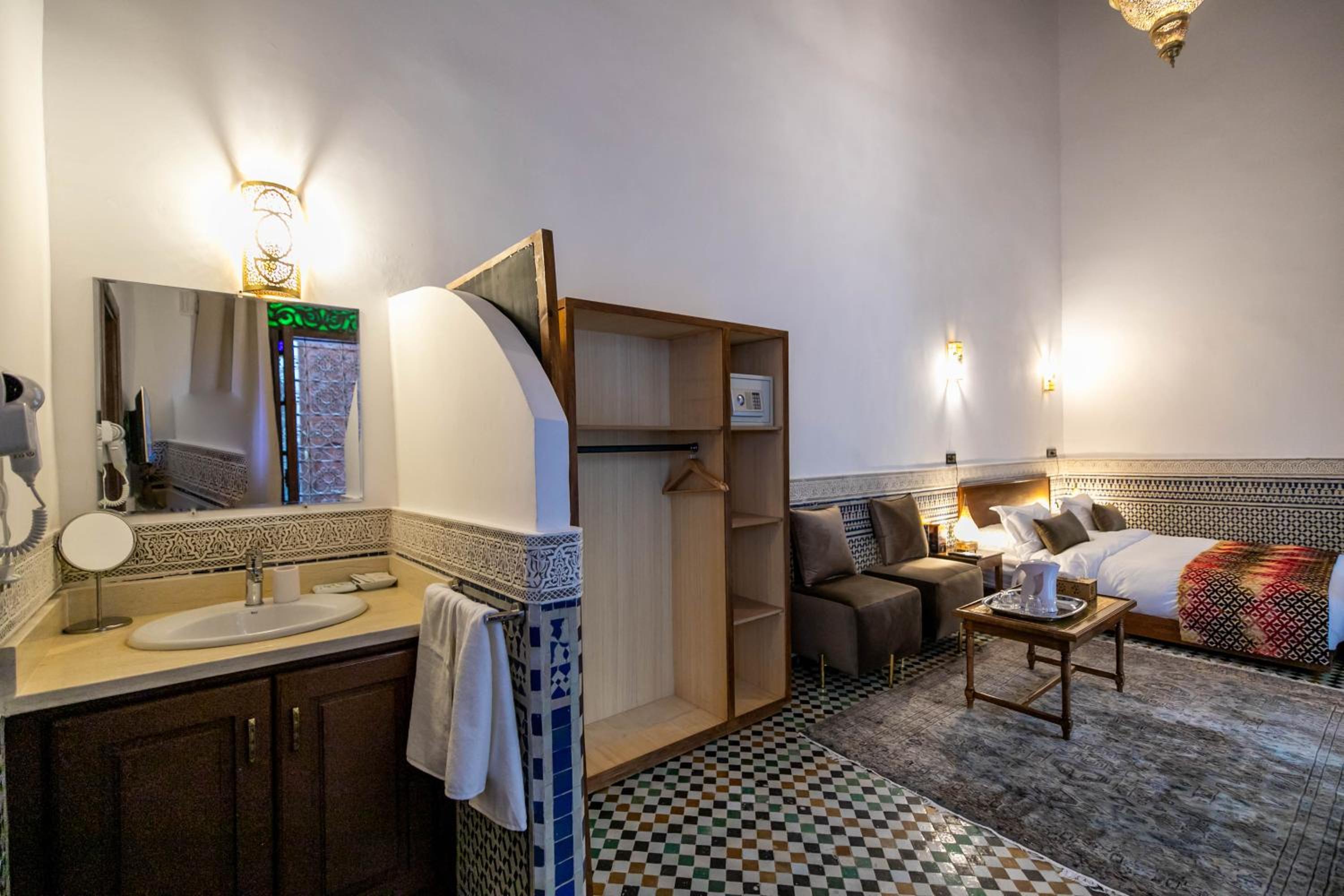 Deluxe Junior Suite - Photo 2