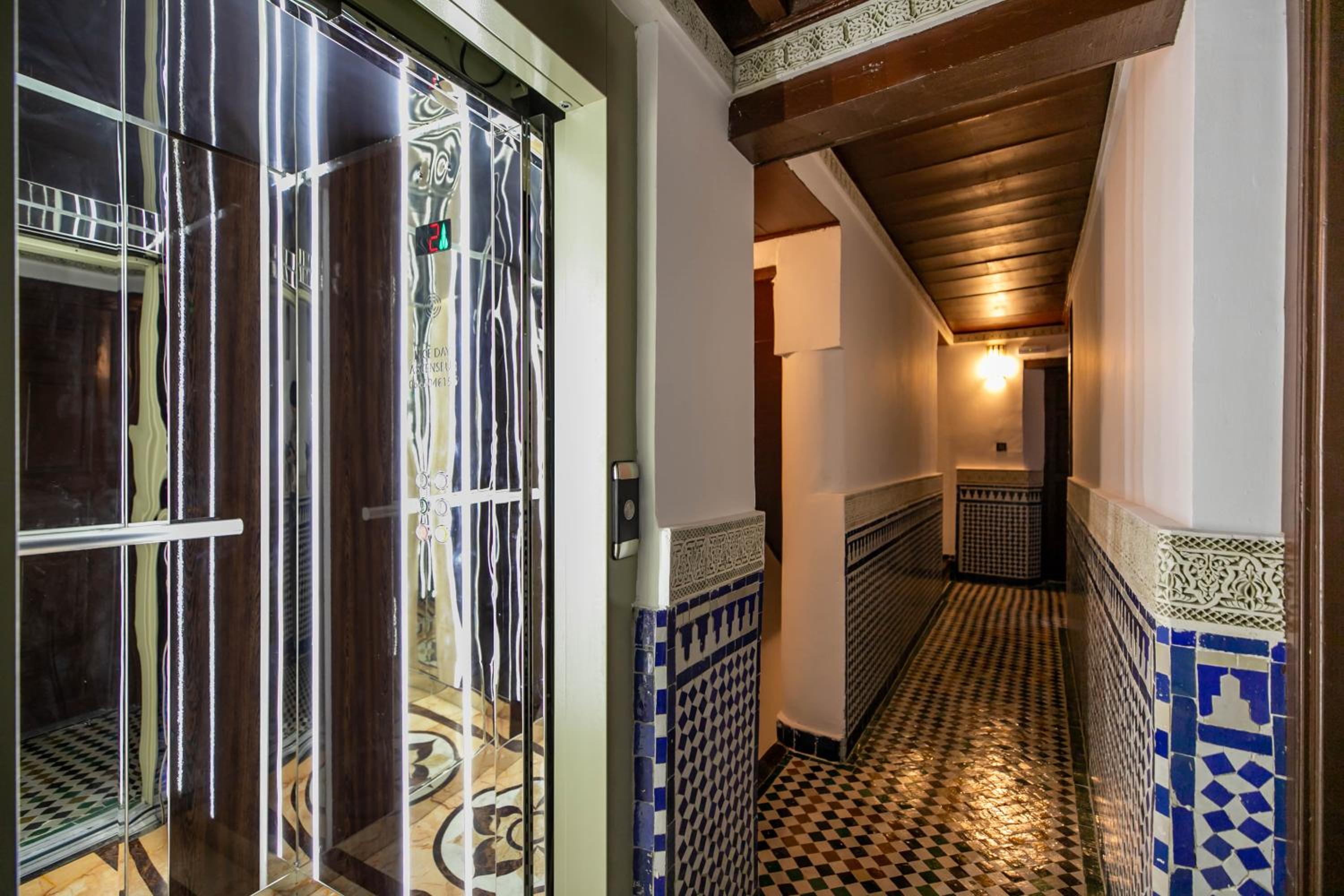 Double or Twin Room with Pool View - Photo 10