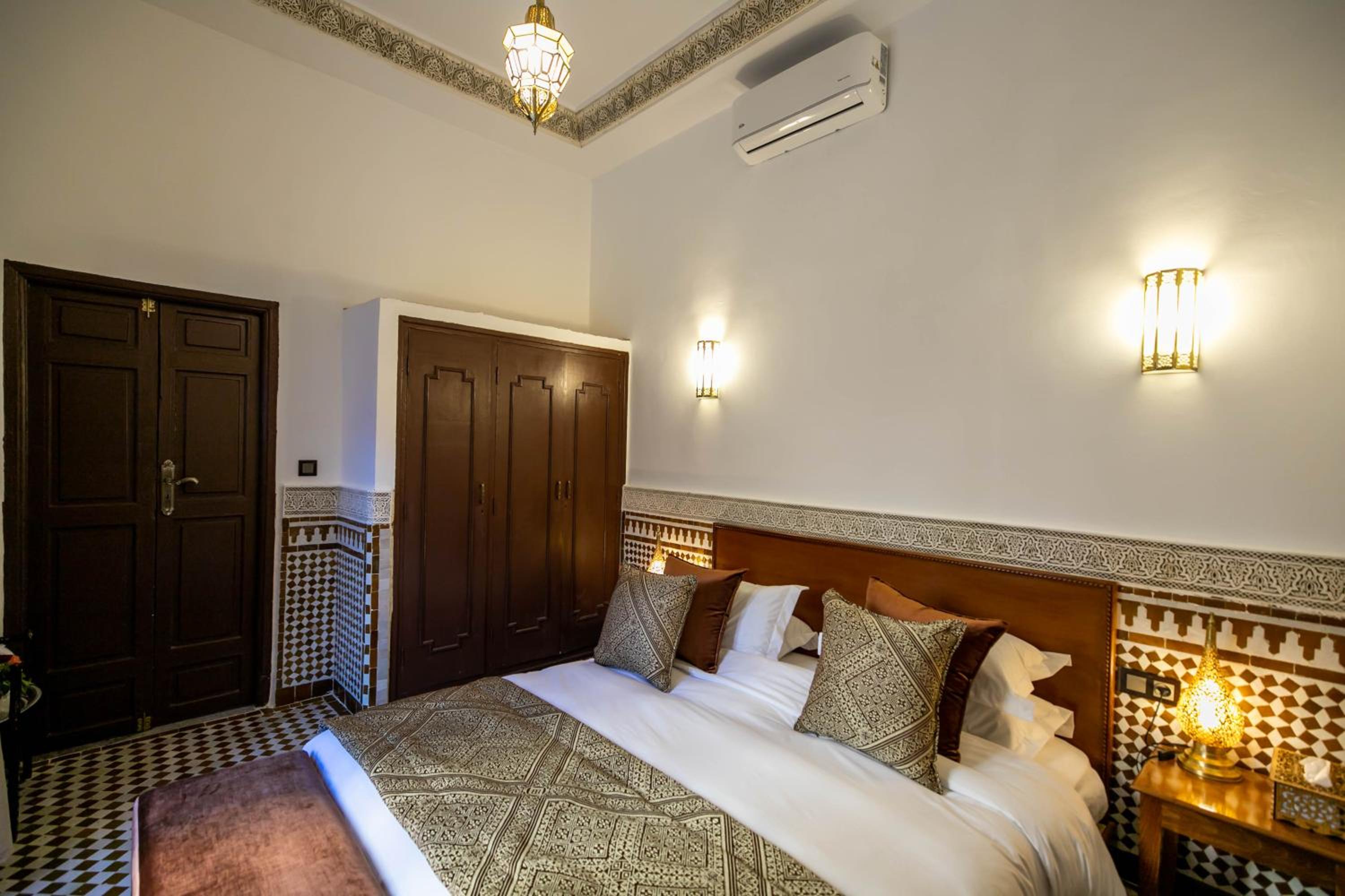 Double or Twin Room with Pool View - Photo 3