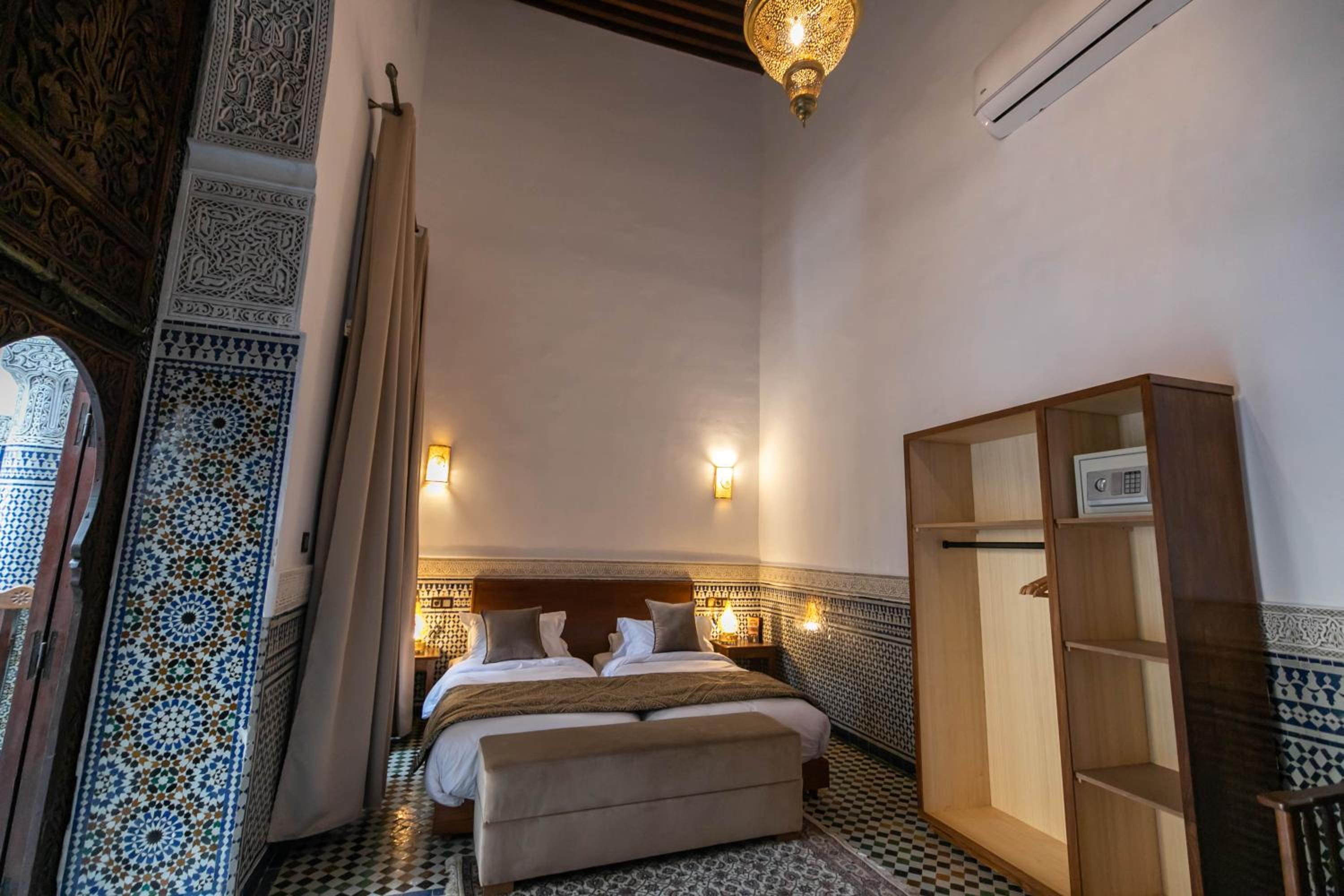 Deluxe Junior Suite - Photo 17