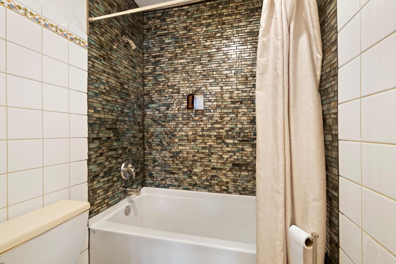 Double twin Room with Private Bathroom photo 2